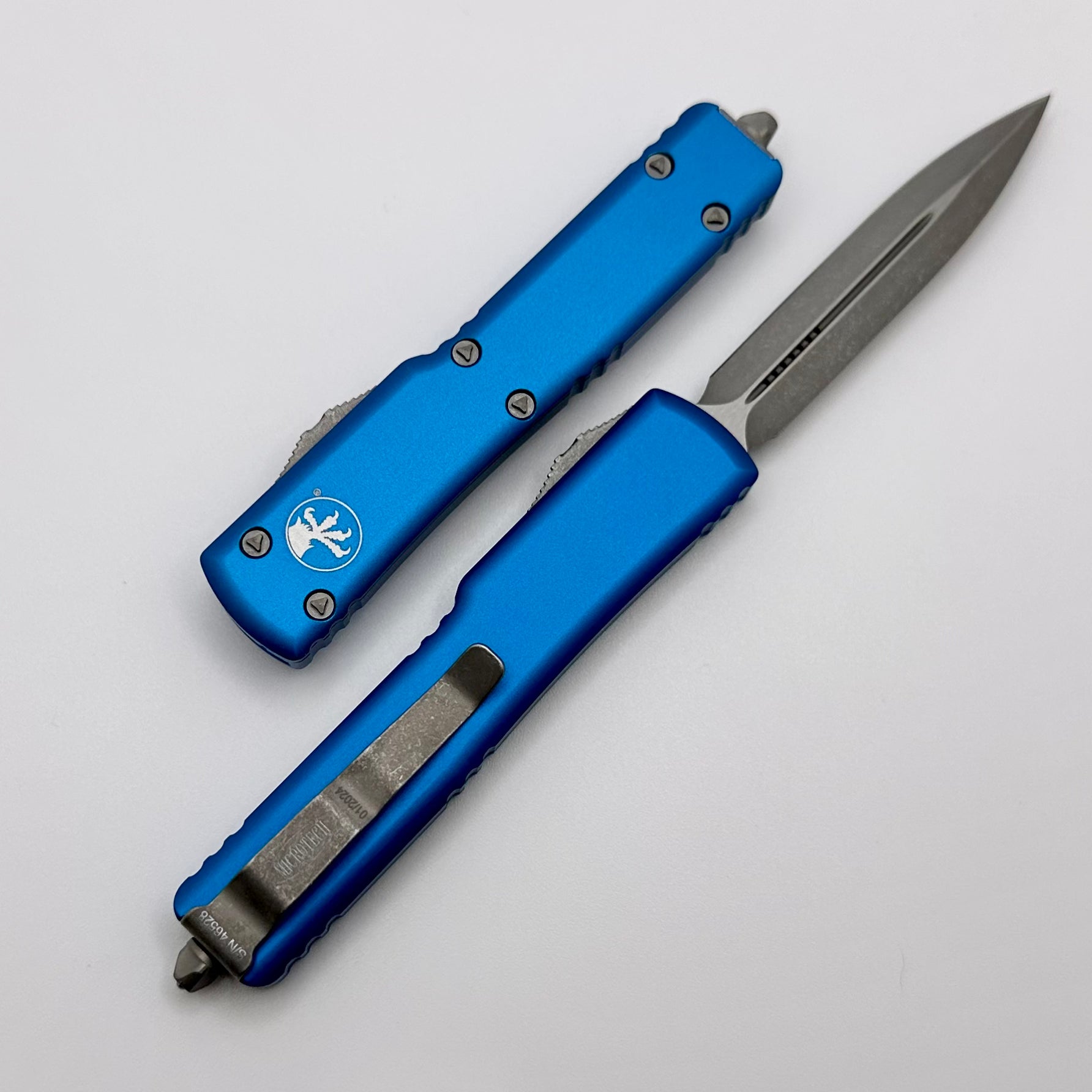 Microtech UTX-70 D/E MAGNACUT Apocalyptic Standard & Blue 147-10APBL