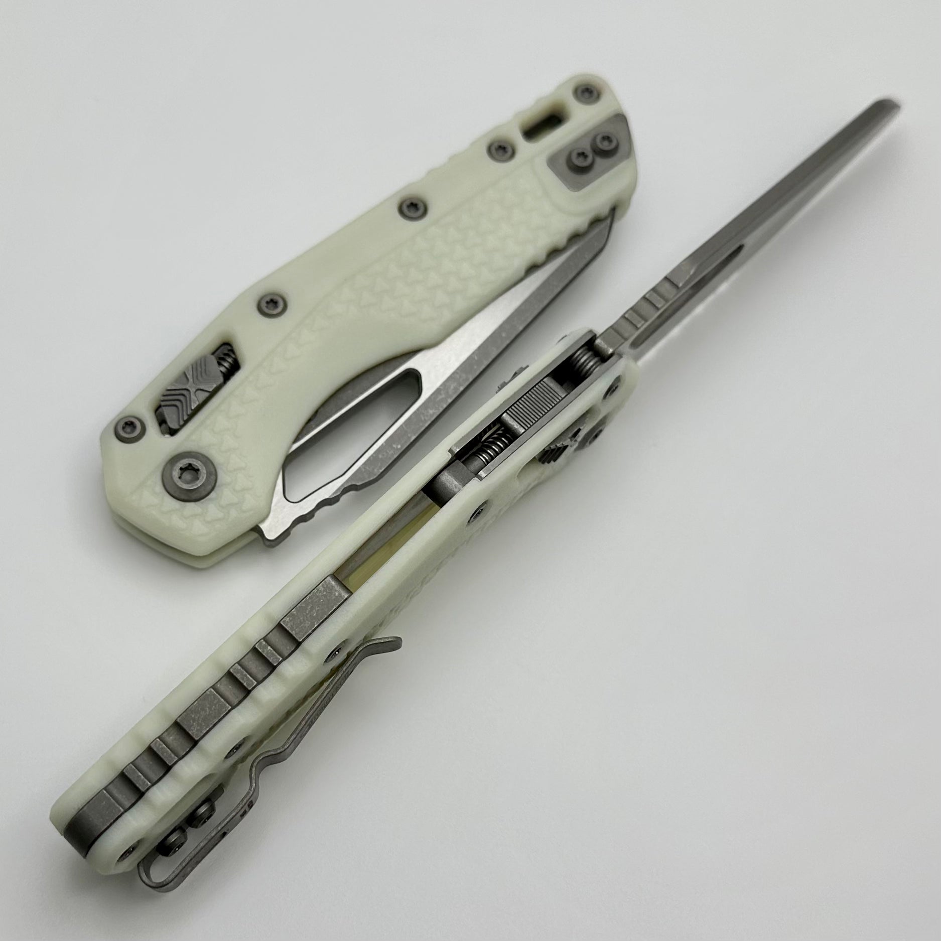 Microtech Knives MSI RAM LOK White Polymer Injection Molded & Apocalyptic Partial Serrated M390MK 210T-11APPMWH