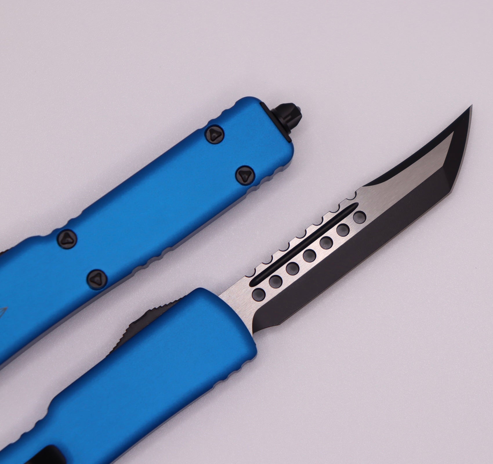 Microtech UTX-70 Hellhound Black Standard & Blue 419-1BL