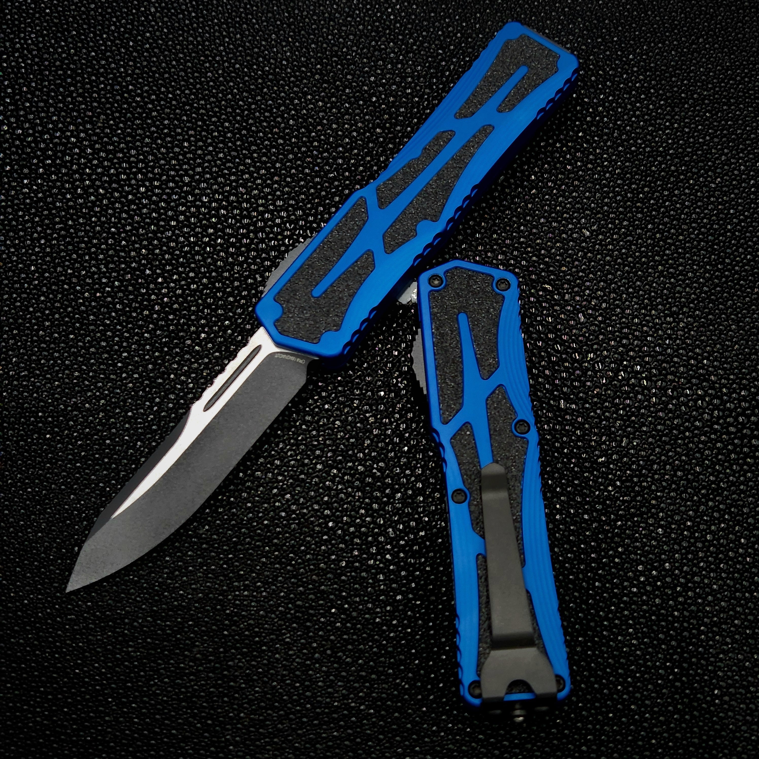 Heretic Knives Colossus Single Edge Two Tone Black Magnacut & Blue Handle H039-10A-BLU