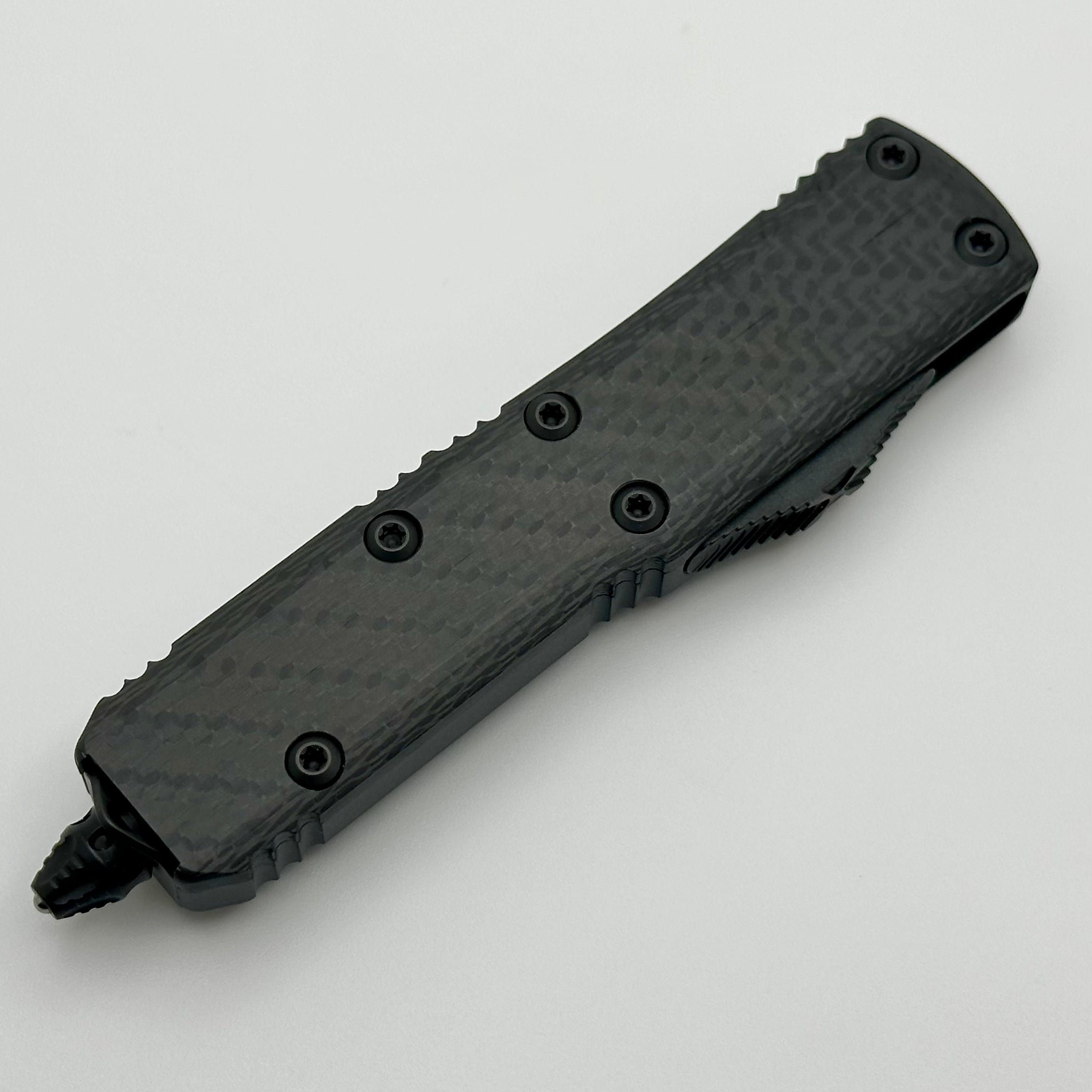 Pre Owned Microtech UTX-85 Carbon Fiber Top & D/E DLC MagnaCut Signature Series 232-1DLCTCFS