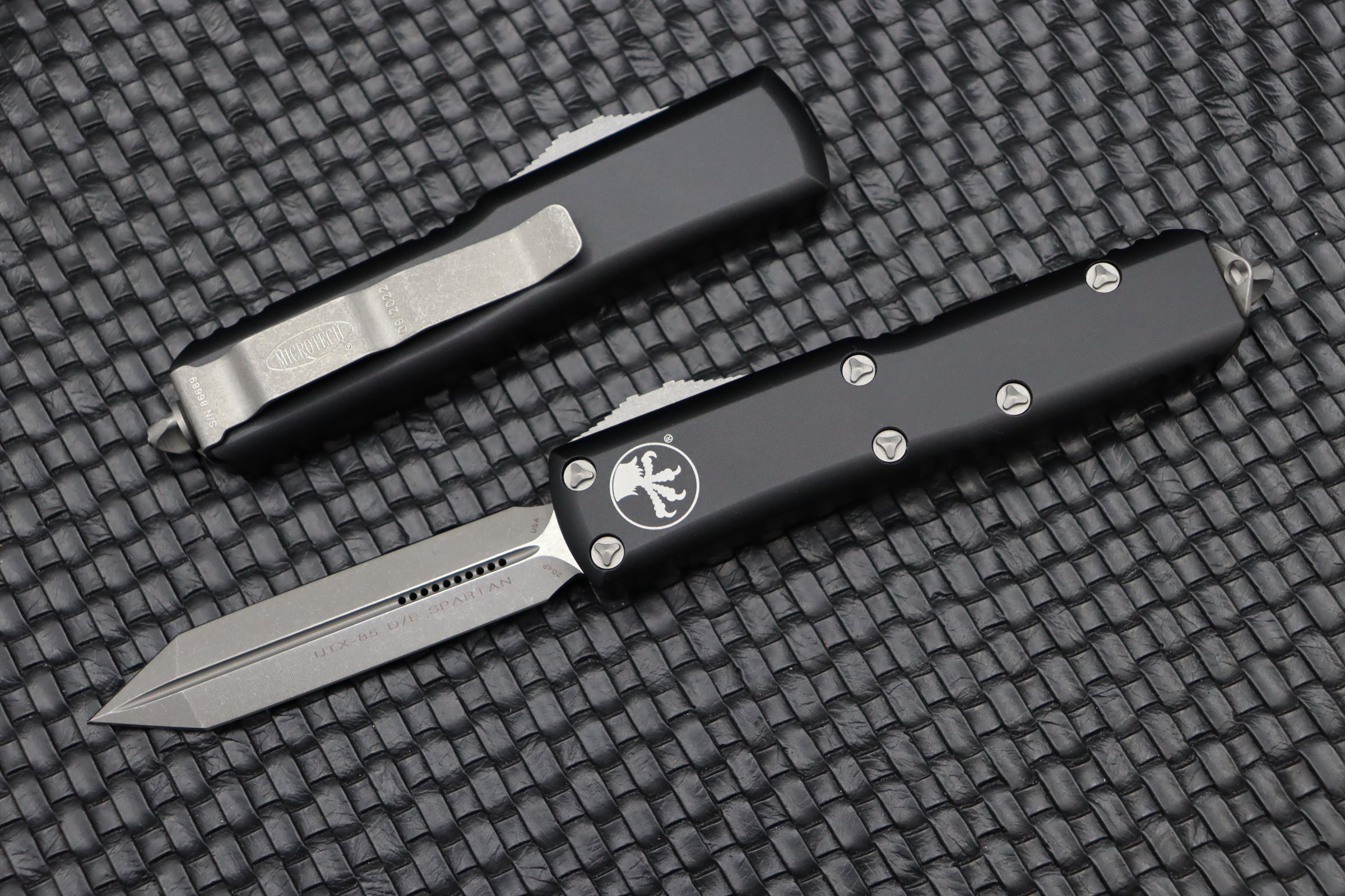 Microtech UTX-85 Spartan Apocalyptic Standard & Black 230-10AP