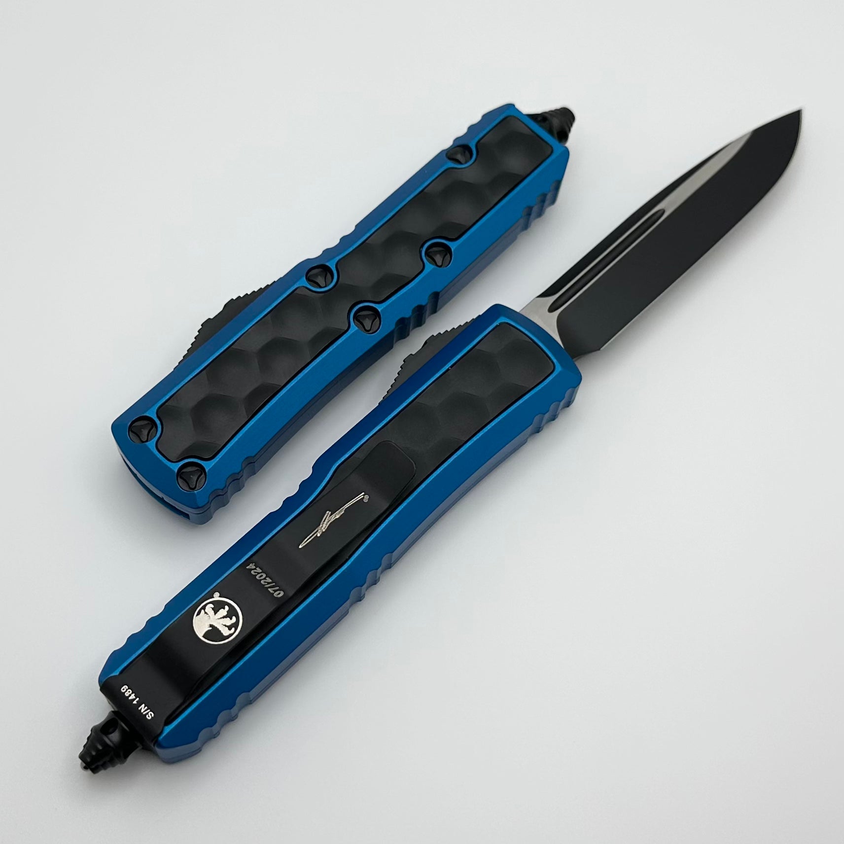 Microtech Daytona Blue Standard w/ Bubble Inlays & Black Single Edge Signature Series 124-1BLBIS