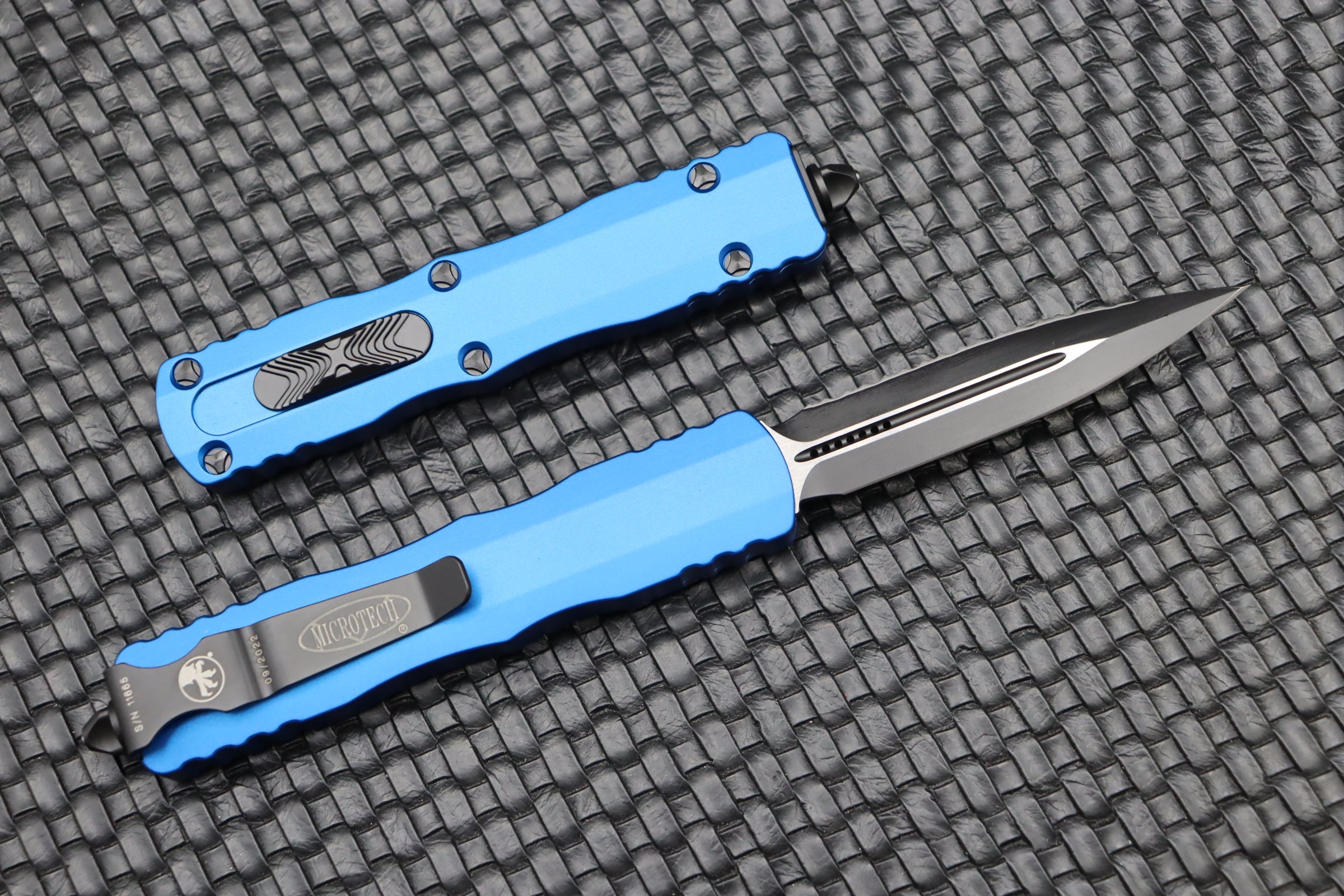 Microtech Dirac Double Edge Fully Serrated & Blue 225-3BL