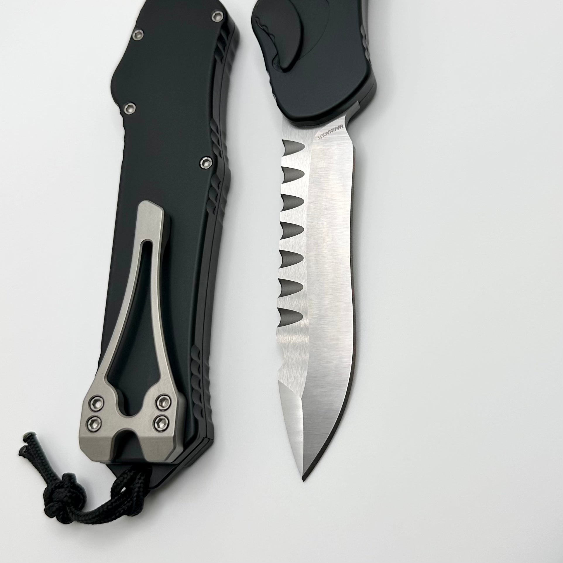 Heretic Hydra V3 Black Aluminum Handle & Satin Recurve MagnaCut H008-1A