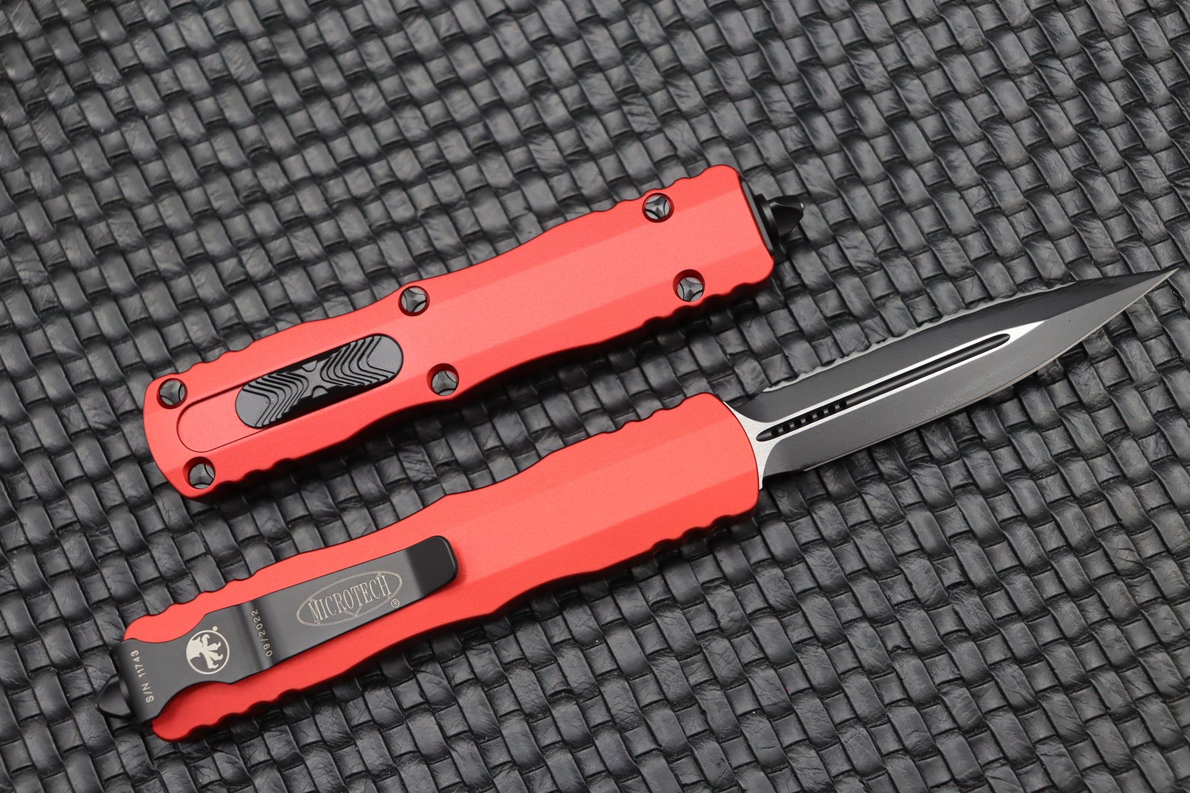 Microtech Dirac Double Edge Fully Serrated & Red 225-3RD