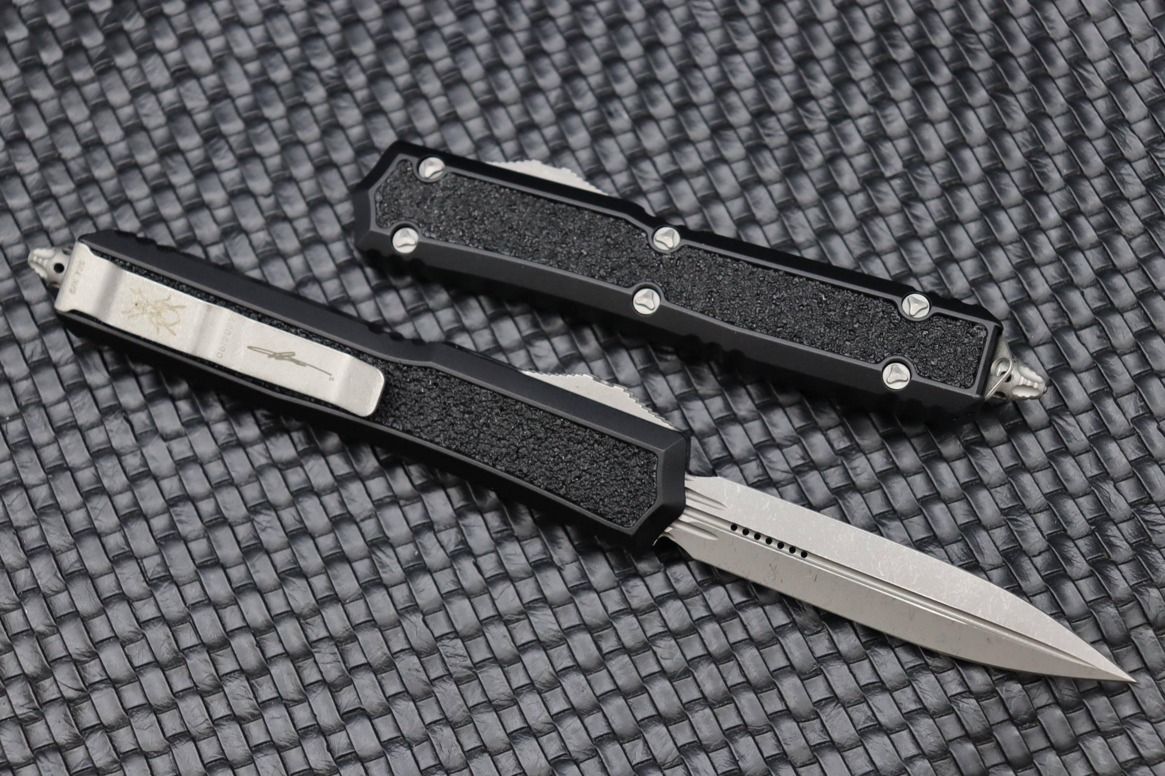 Microtech Makora Double Edge Apocalyptic & Black 206-10APS