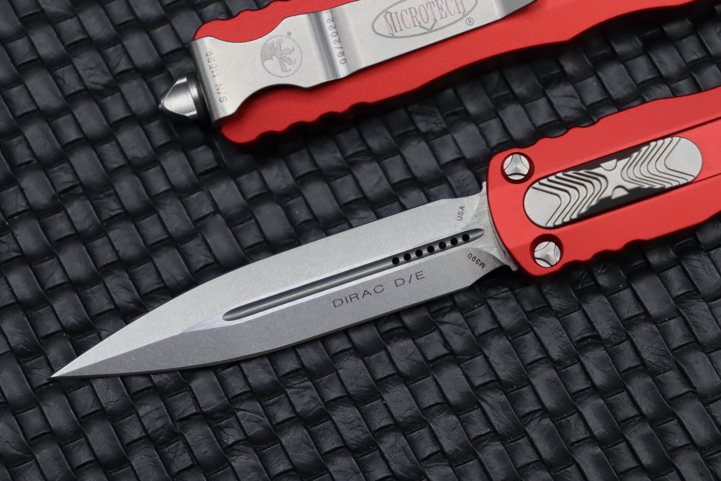 Microtech Dirac D/E Stonewash Standard & Red 225-10RD