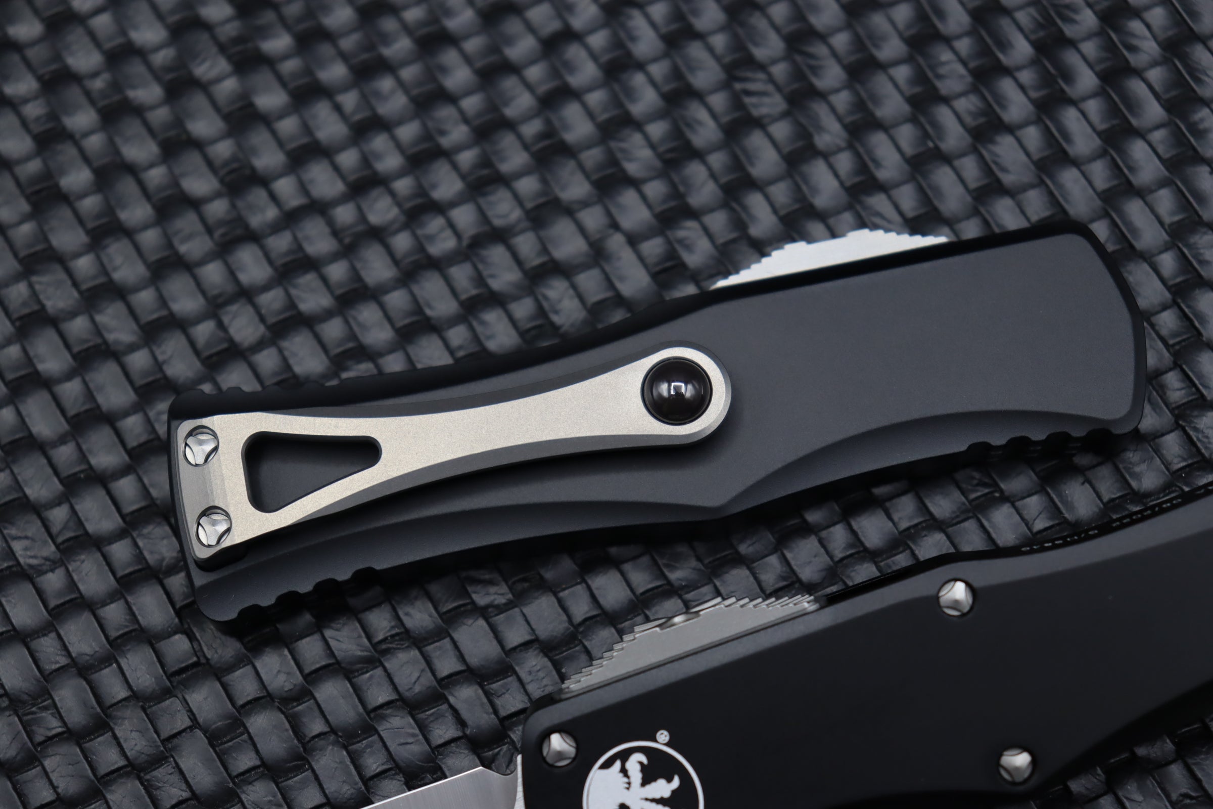 Microtech Hera Double Edge Satin Standard & Black 702-4