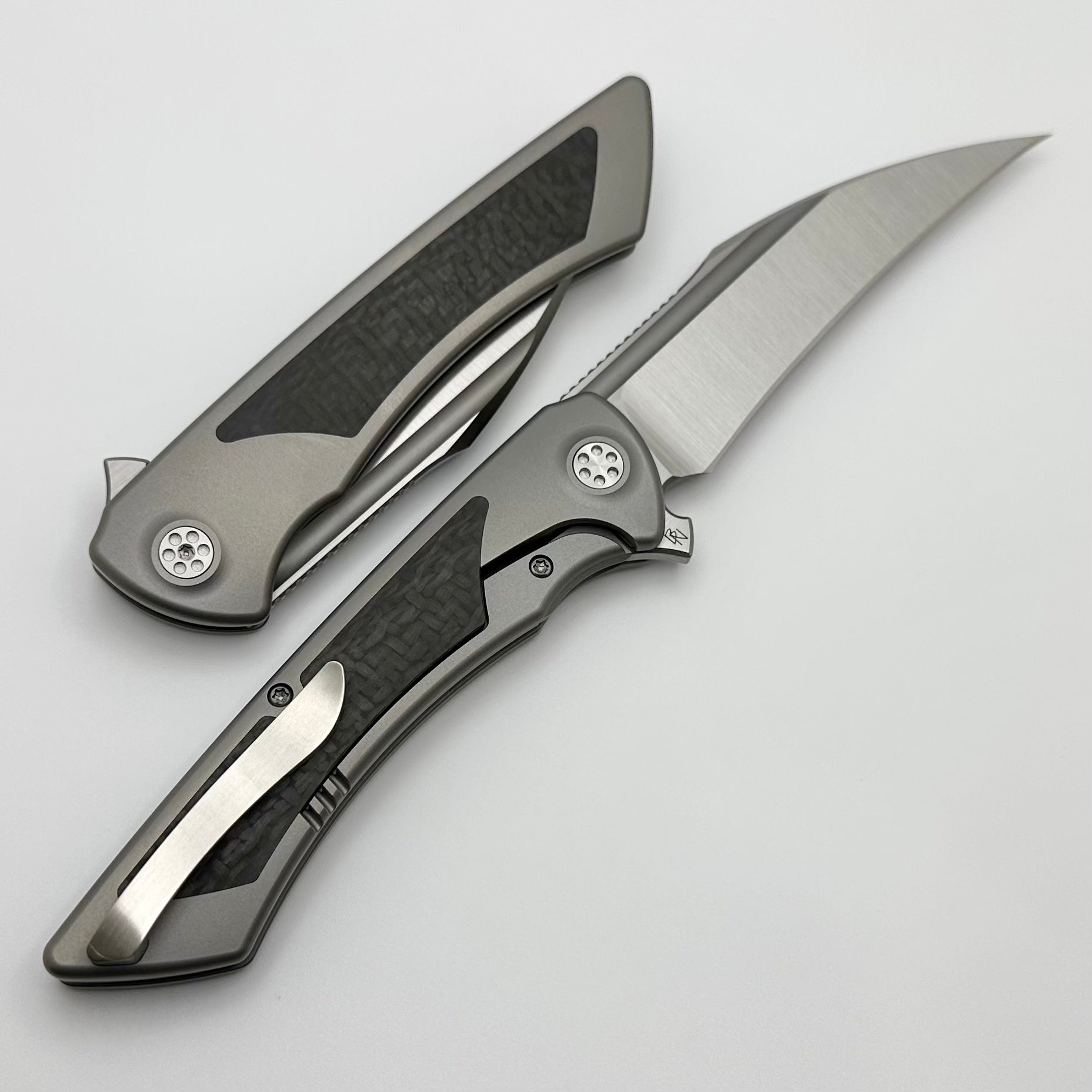 SharpByDesign Derecho Titanium w/ Carbon Fiber Inlays & M390 DER-GY-CF