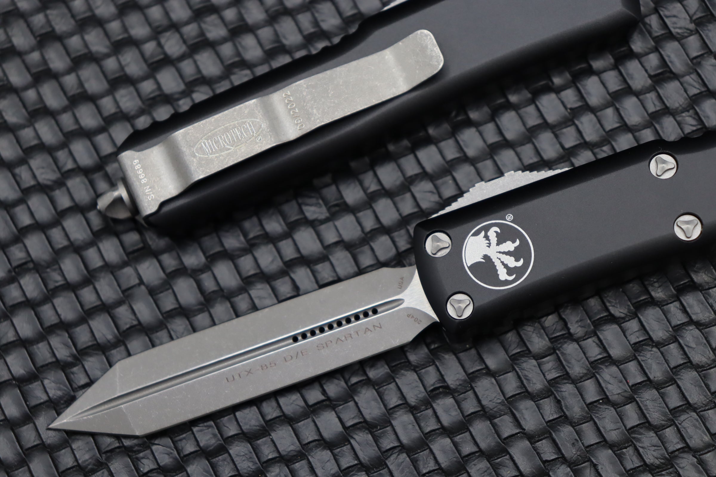 Microtech UTX-85 Spartan Apocalyptic Standard & Black 230-10AP