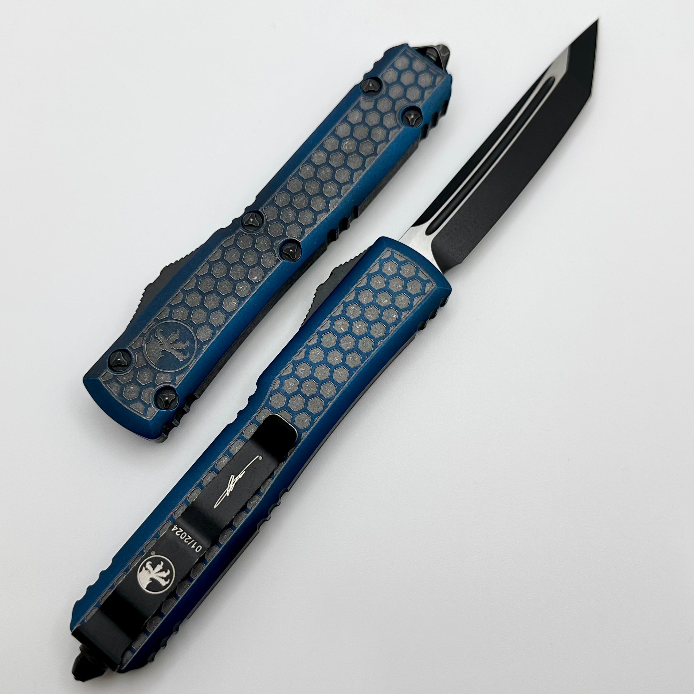 Microtech Ultratech Weathered Blue Hex Pattern w/ Tanto Signature Series 123-1HXWBLS