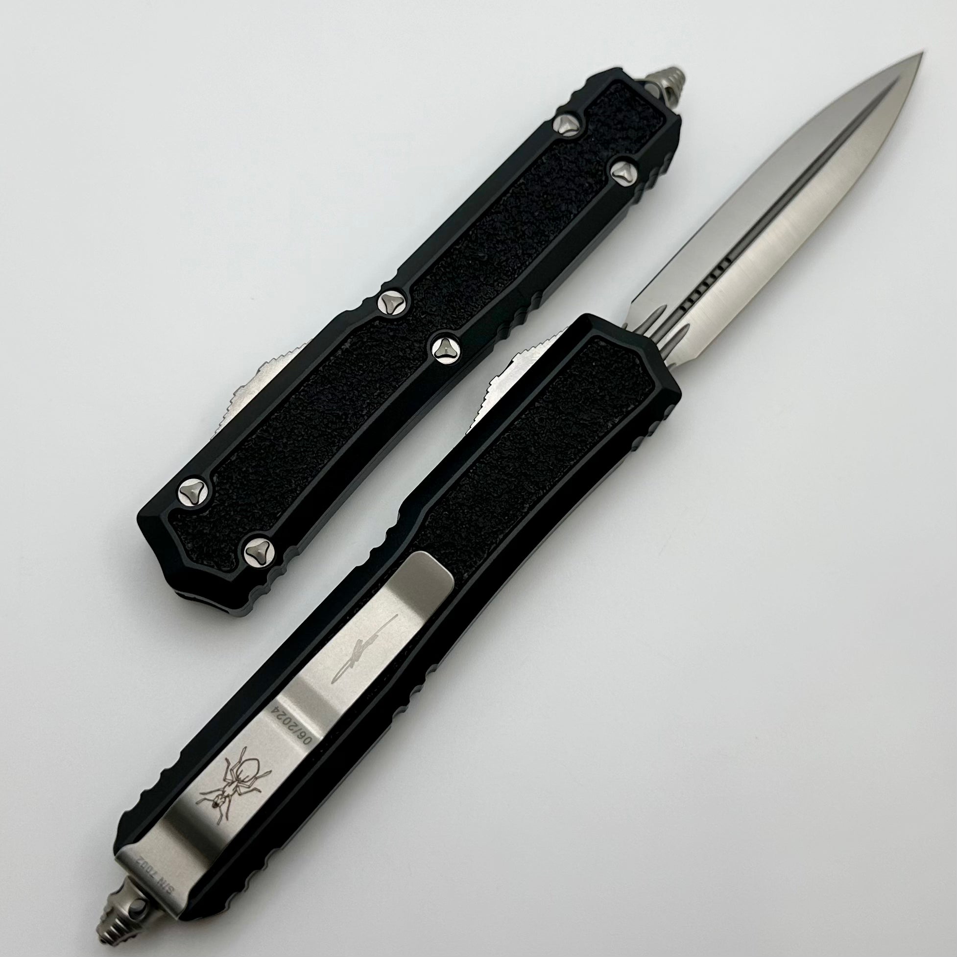 Microtech Makora D/E Satin Standard & Black Handle Nickel Boron Internals Signature Series 206-4S