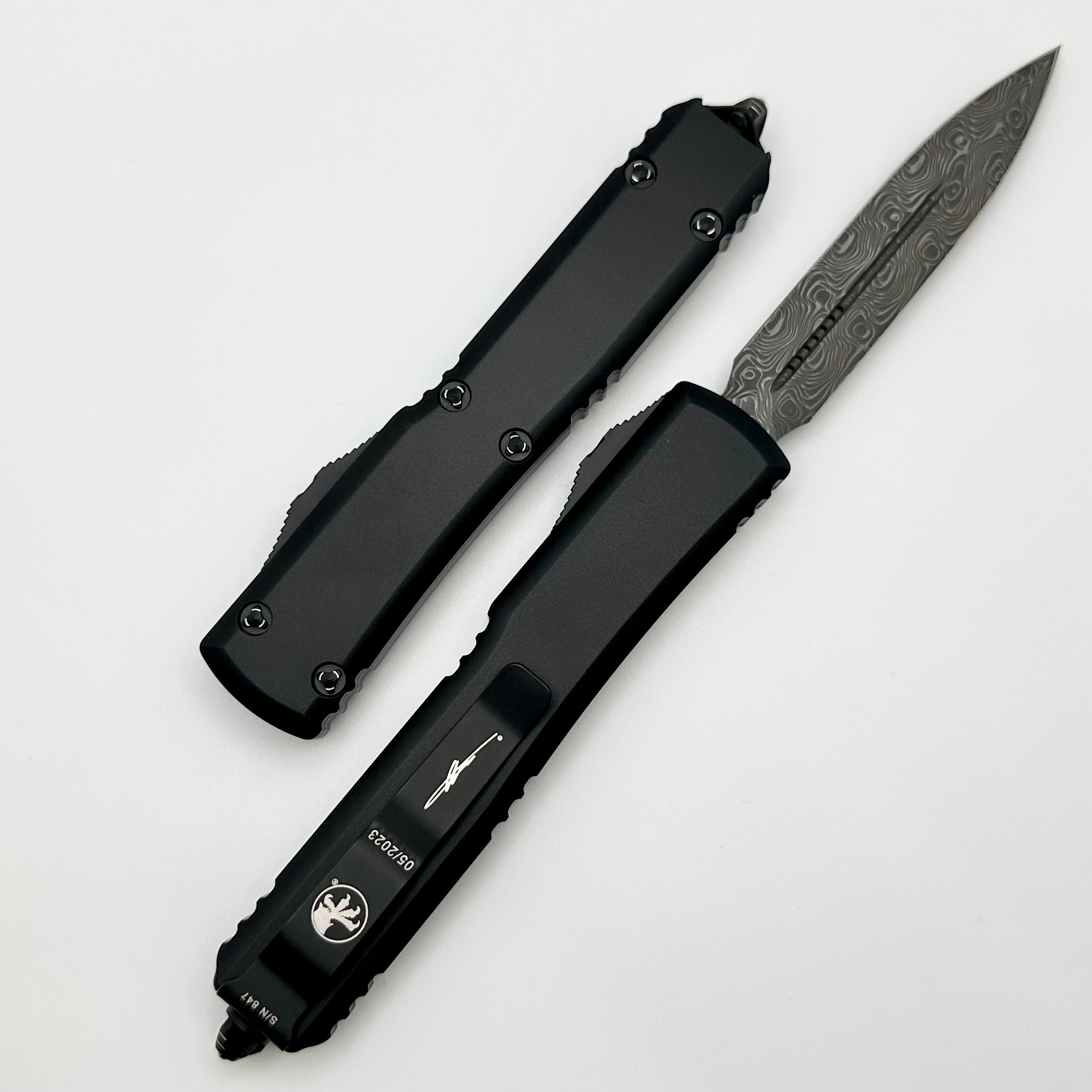 Microtech Ultratech Damascus Double Edge & Black w/ Ringed Hardware Signature Series 122-16S Damascus Pattern #2