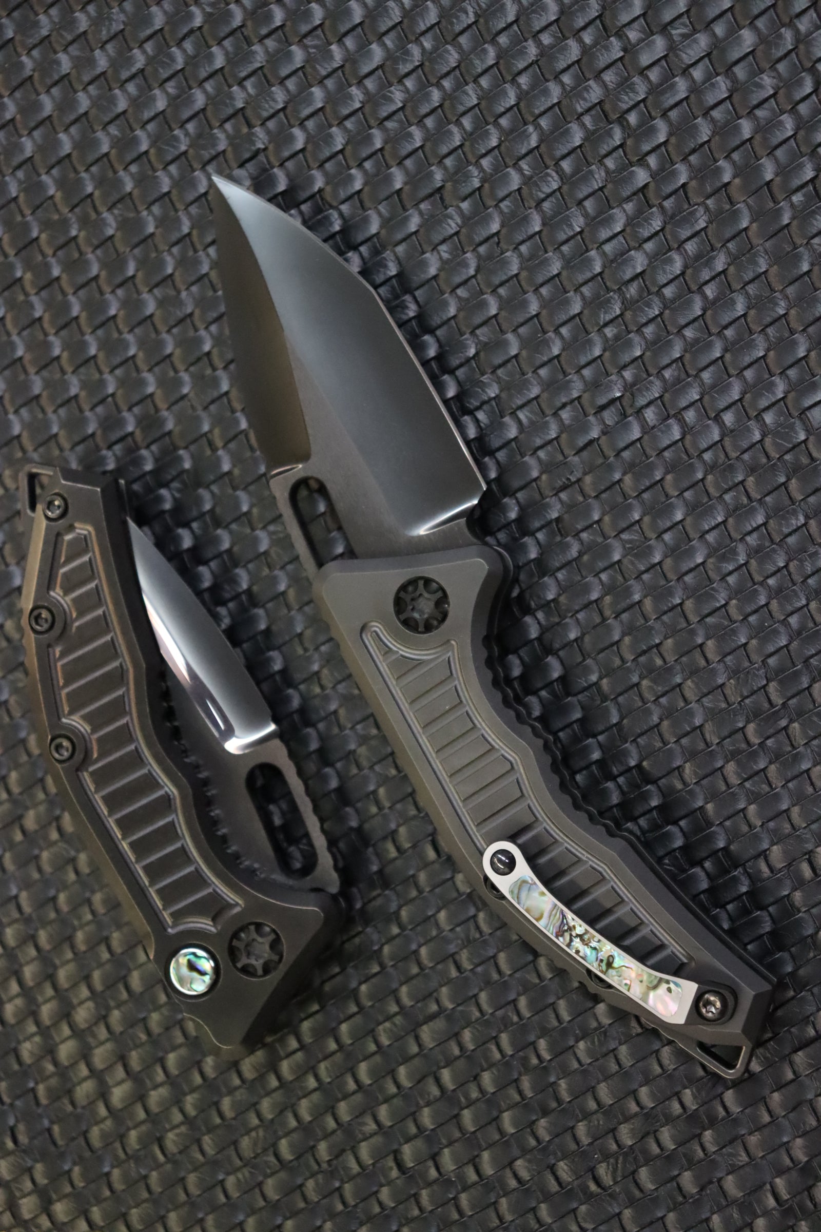 Heretic Knives Medusa Auto DLC Titanium w/ Abalone & Polished DLC Hand Ground Tanto