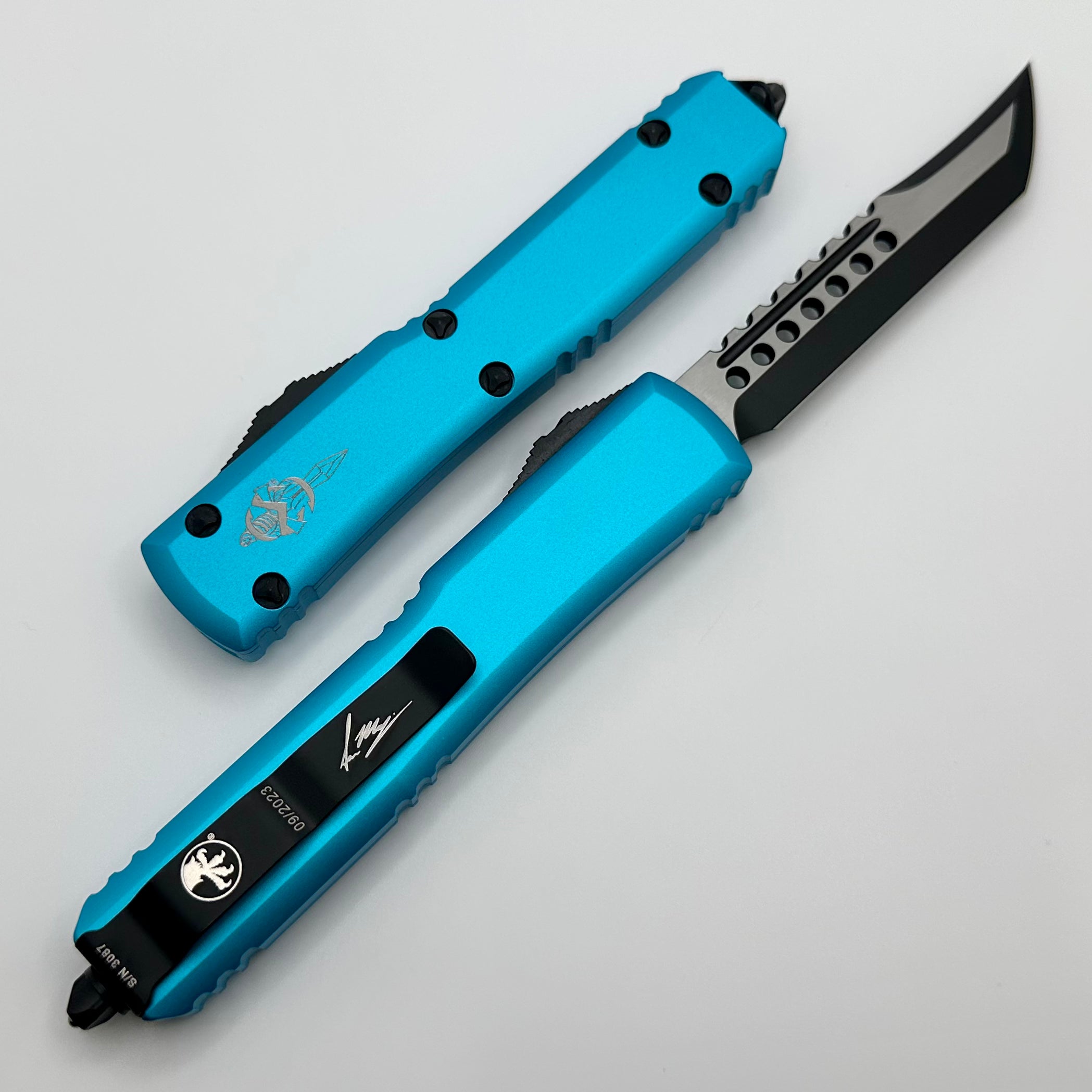 Microtech Ultratech Hellhound Turquoise Standard Signature Series 119-1TQS