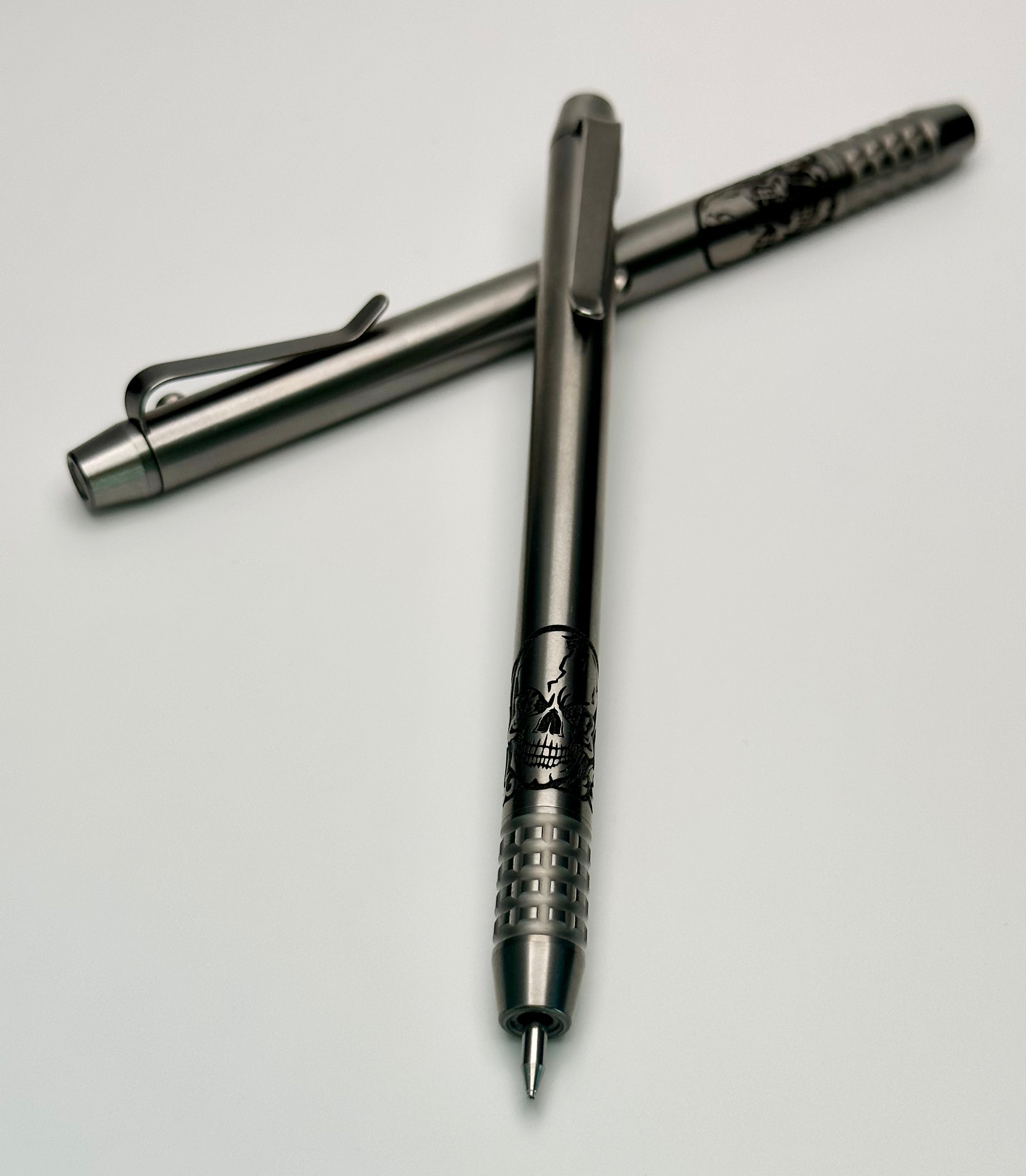 Borka Ti2Design BoltLiner Grid Skulls Burnished Regular 5.1 Pen