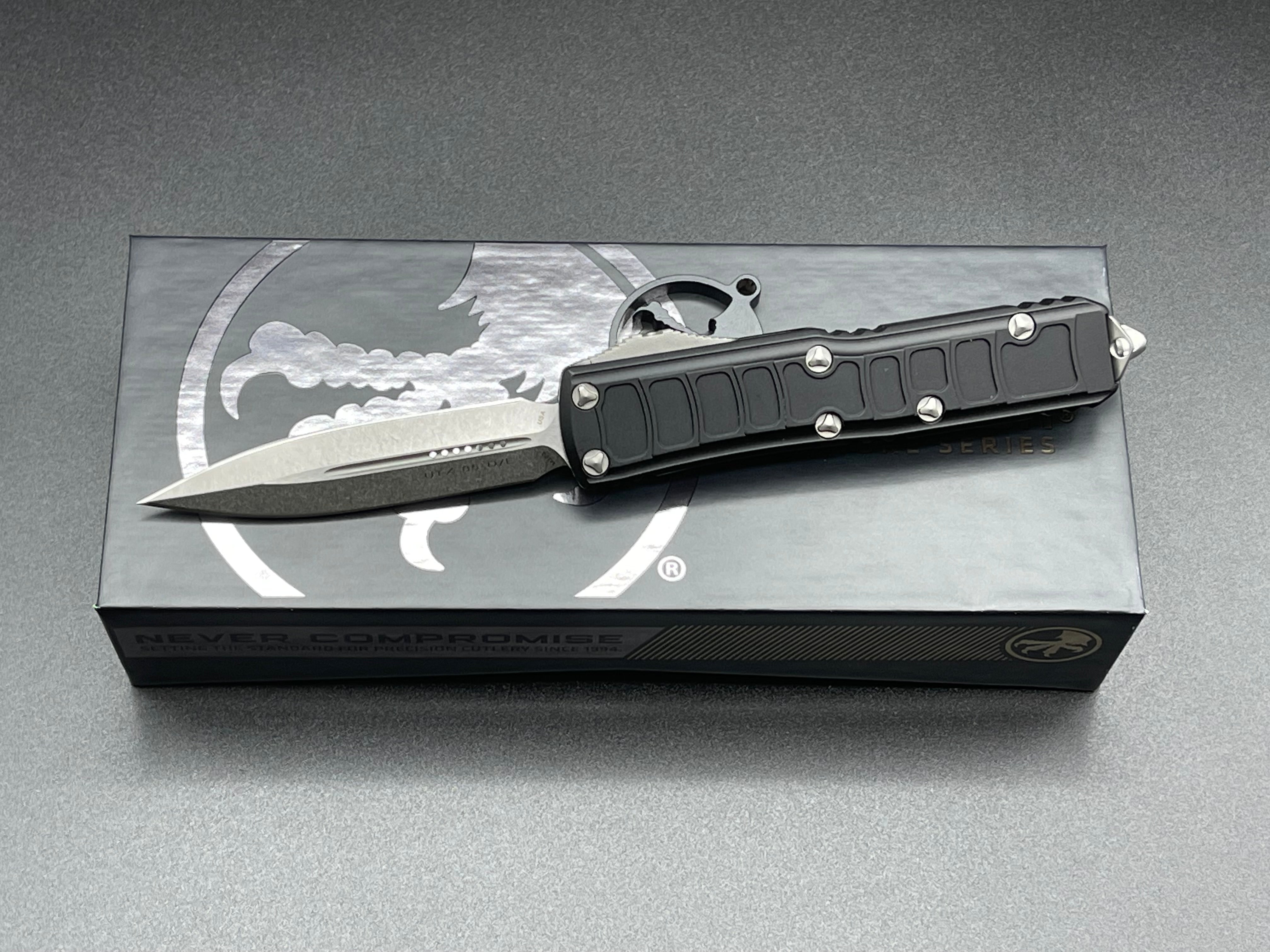 Microtech UTX-85 2 Stepside D/E Black Signature Series 232II-10S