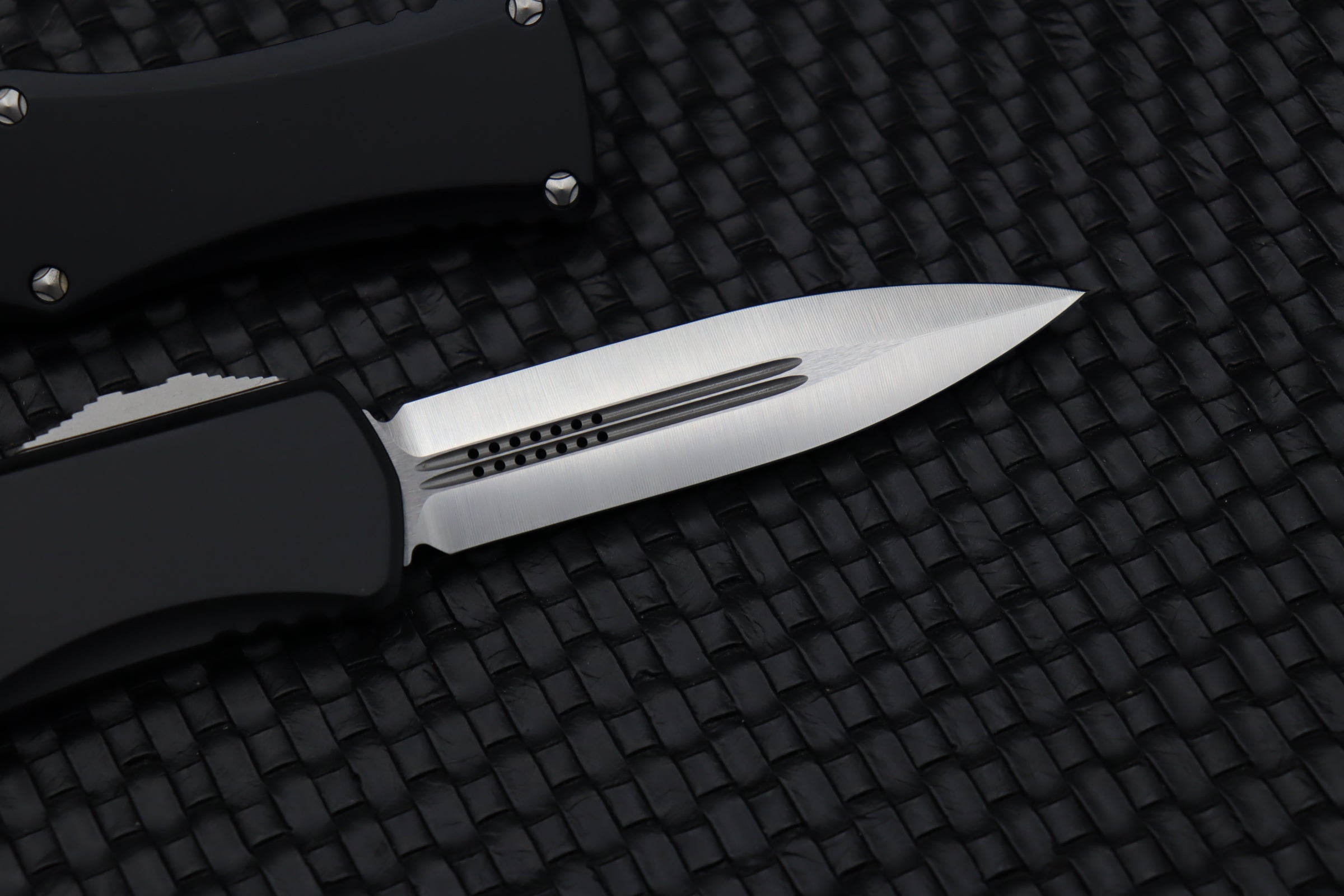 Microtech Hera Double Edge Satin Standard & Black 702-4