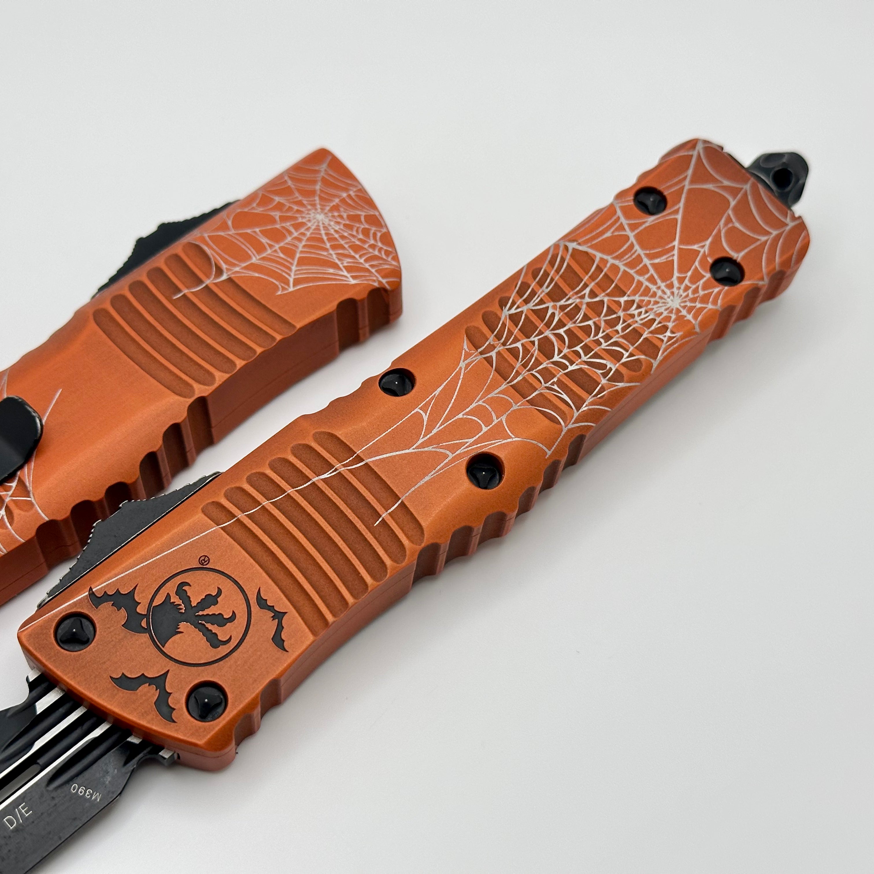 Microtech Combat Troodon D/E Halloween Web Orange Fluted Standard 23’ 142-1HWWS