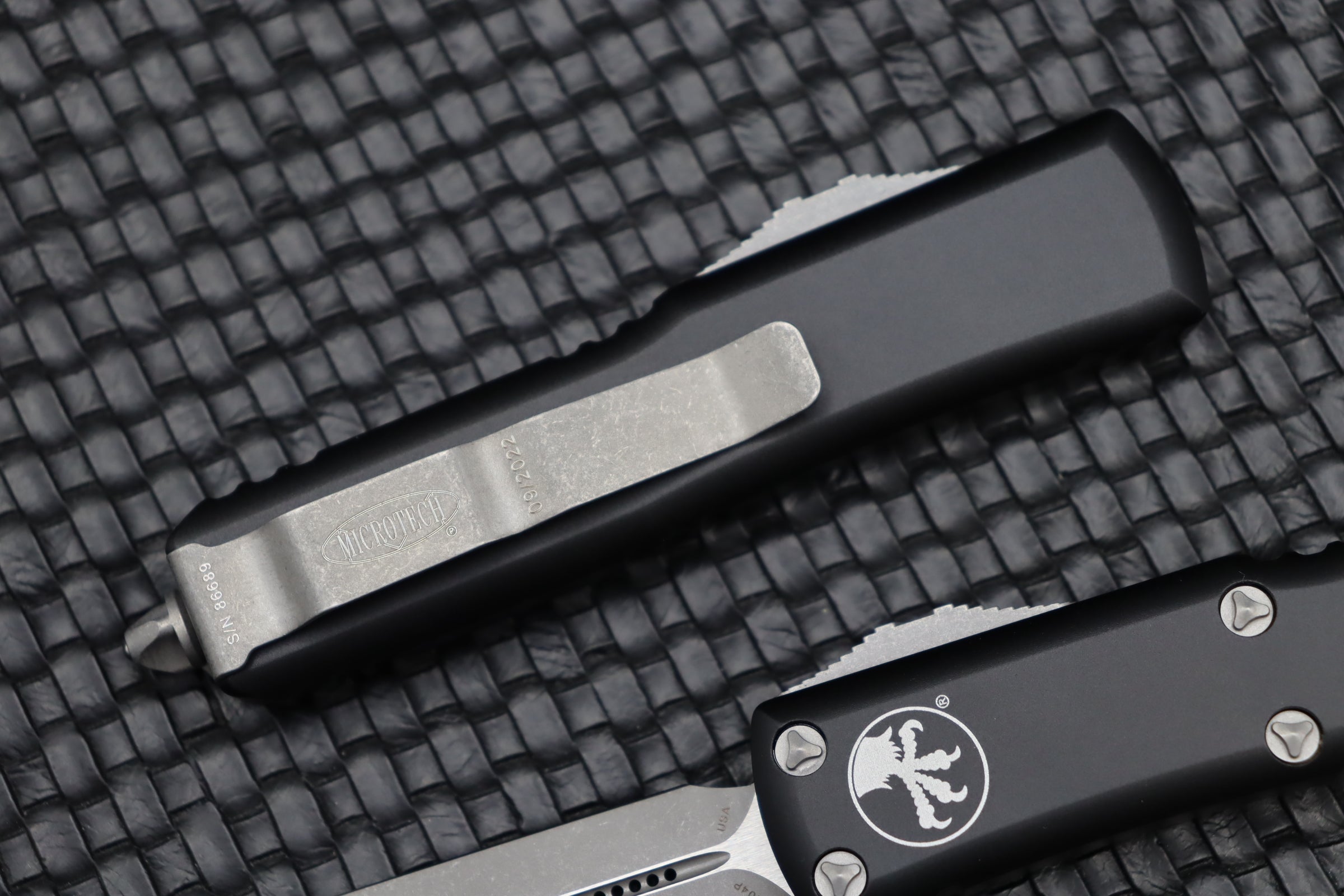 Microtech UTX-85 Spartan Apocalyptic Standard & Black 230-10AP