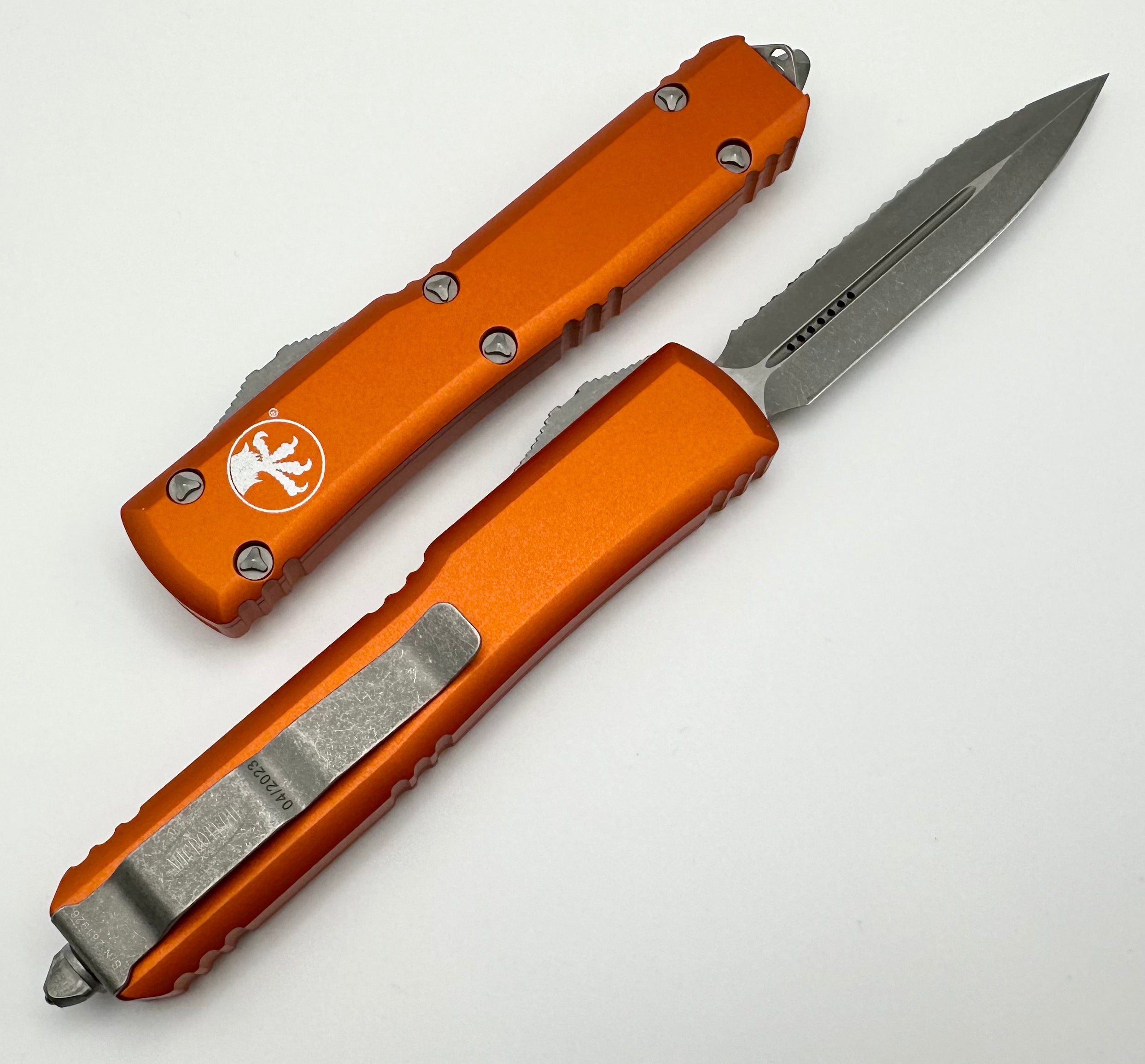 Microtech Ultratech D/E Apocalyptic Full Serrated & Orange 122-12APOR