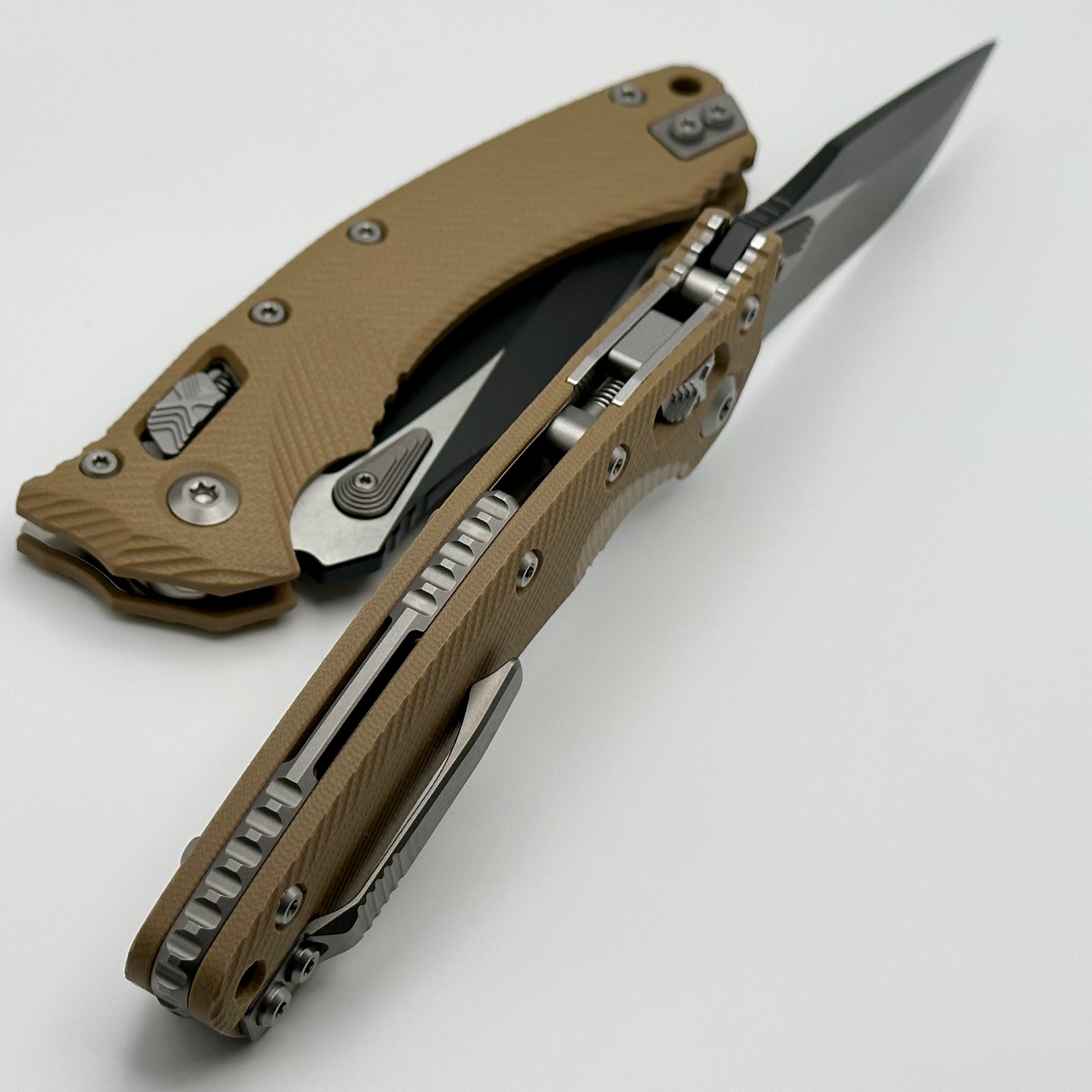 Microtech Amphibian RAM LOK Tan Fluted G-10 & Black M390MK 137RL-1FLGTTA