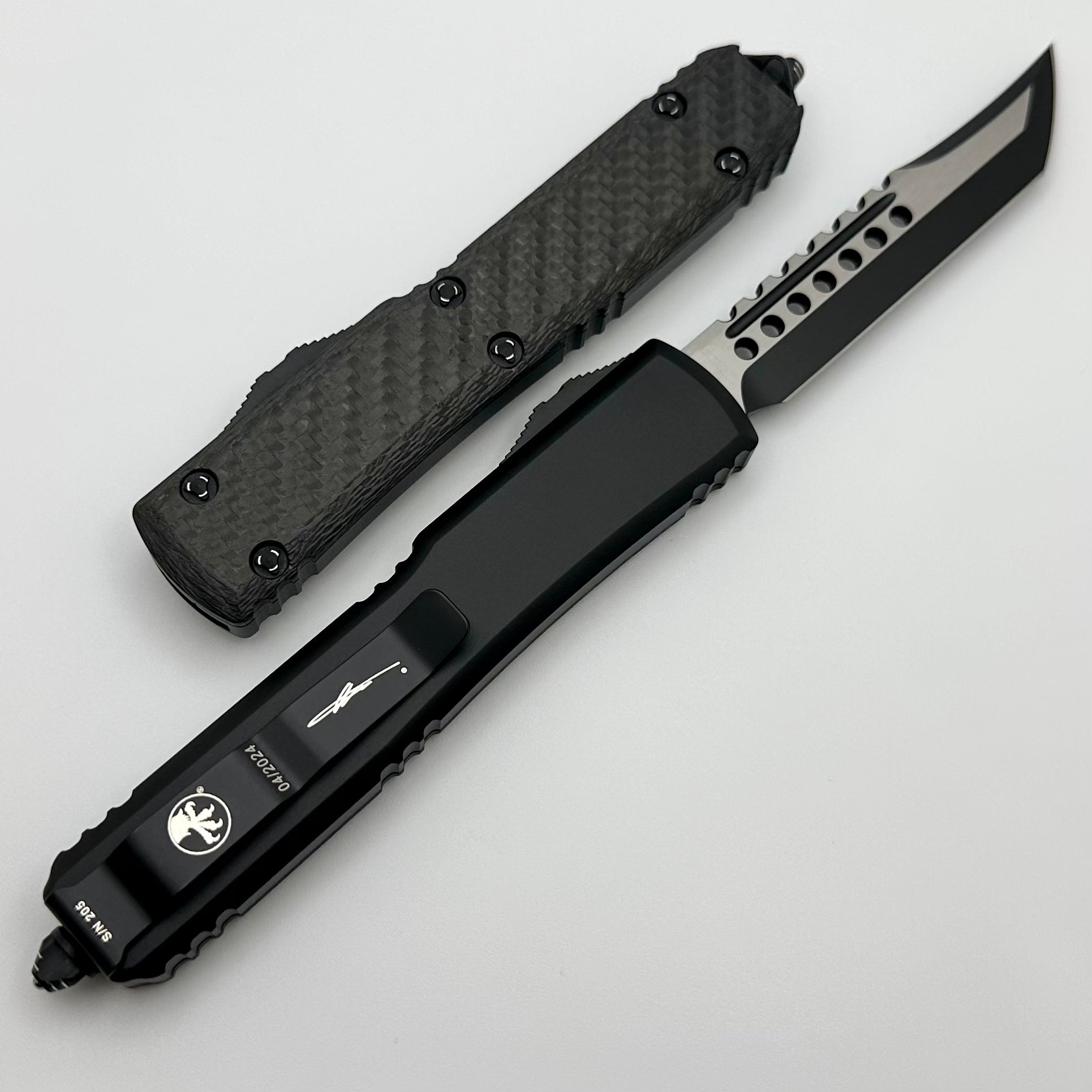 Microtech Ultratech Hellhound Two Tone Black Cerakote w/ Carbon Fiber Top Signature Series 119-1CFS