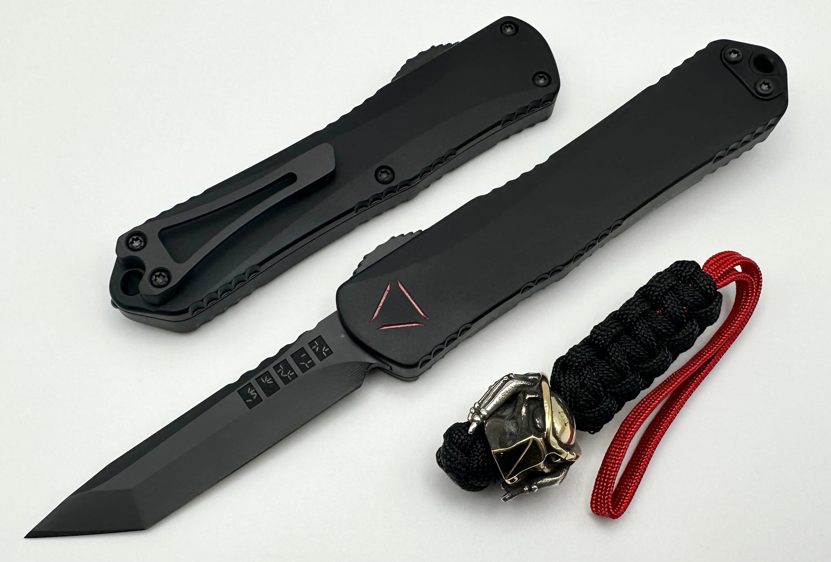 Heretic Knives Manticore E Black Predator w/ Red Reticle & Tanto MagnaCut & Silver/Brass Predator Bead H027-6A-PRED