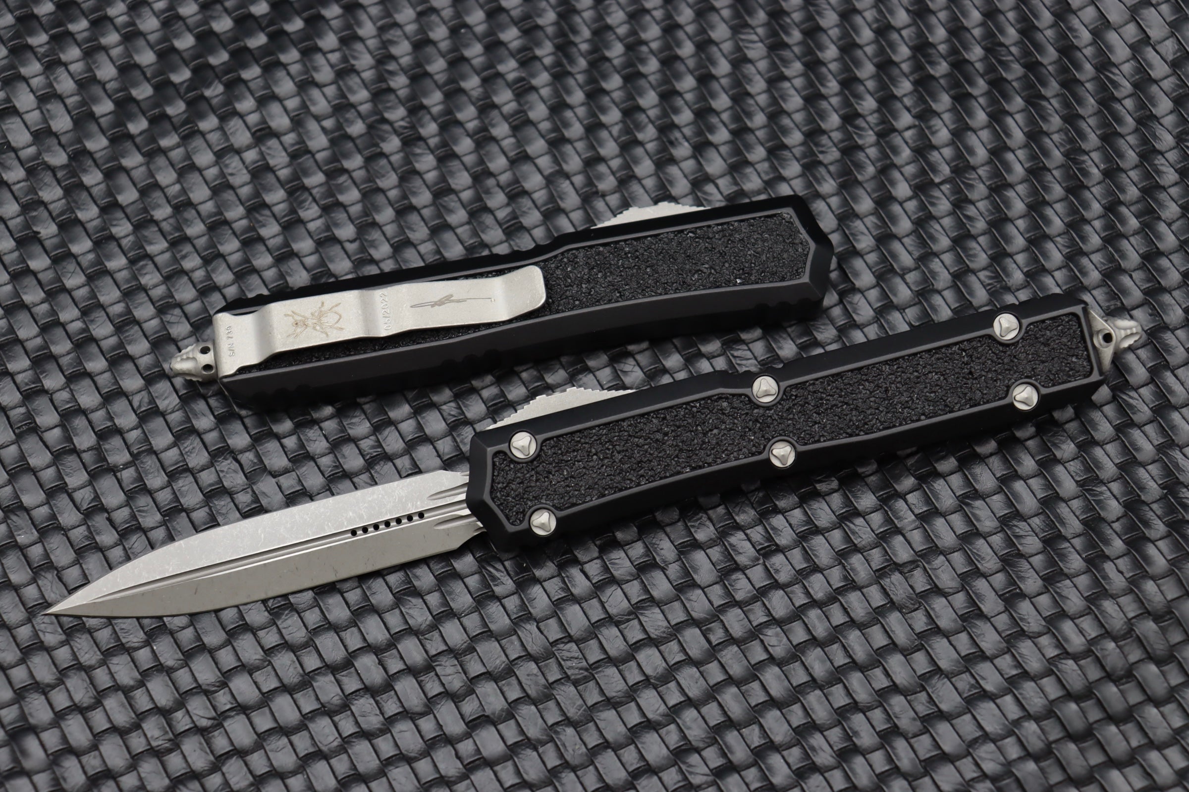 Microtech Makora Double Edge Apocalyptic & Black 206-10APS