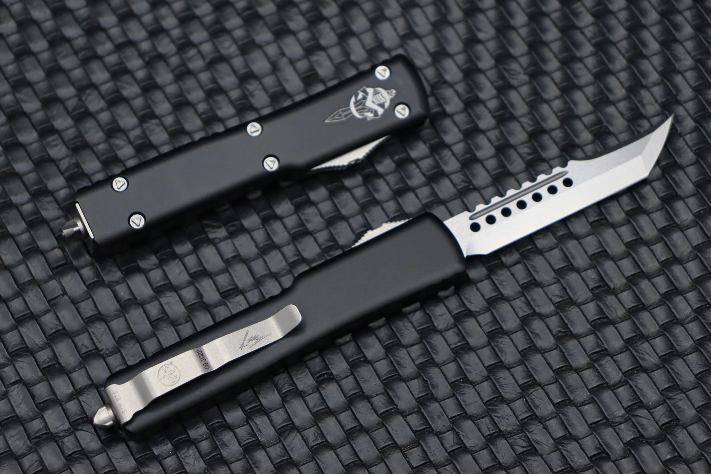 Microtech UTX-70 Hellhound Stonewash Standard & Black 419-10S