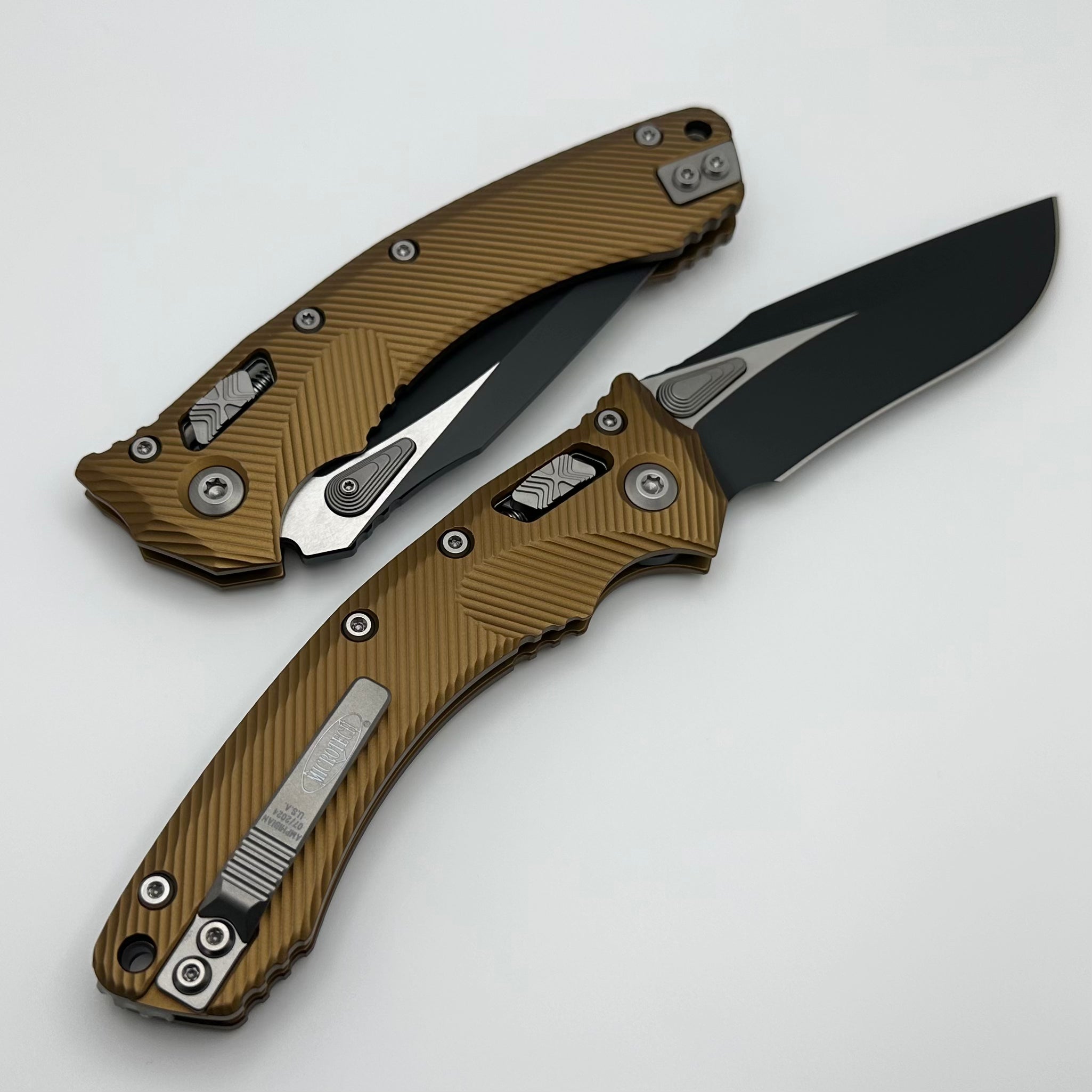 Microtech Amphibian RAM LOK Tan Fluted Aluminum & Black M390MK 137RL-1FLTA