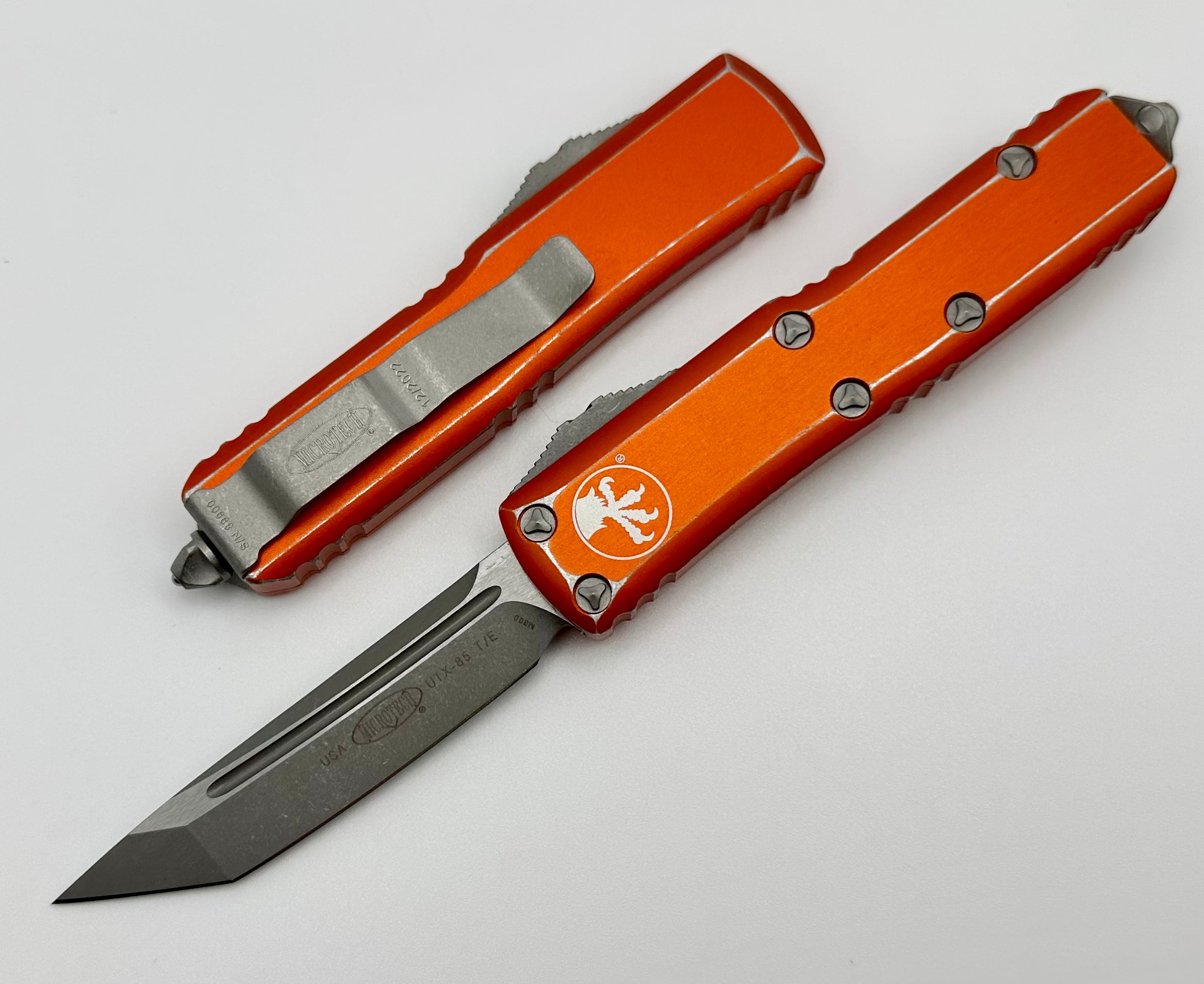 Microtech UTX-85 Tanto Apocalyptic Standard & Distressed Orange 233-10DOR