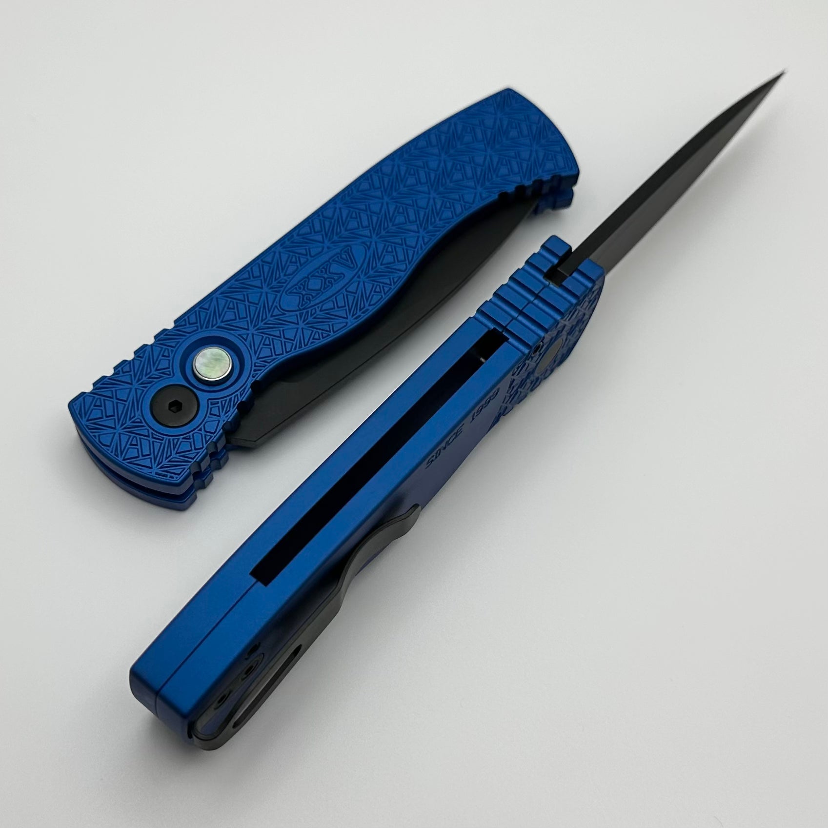 Pro-Tech TR-2 Tactical Response 2 Blue Nexus Handle w/ DLC MagnaCut T206-NEXUS-Blue