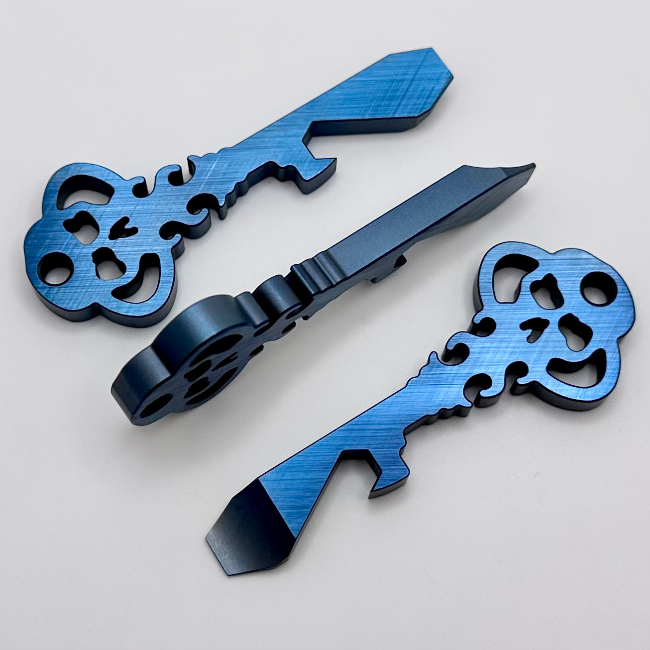 Chaves Knives Key Pry Bar Blue Anodized Crosshatch Titanium KEY/TL/BLTI/CH