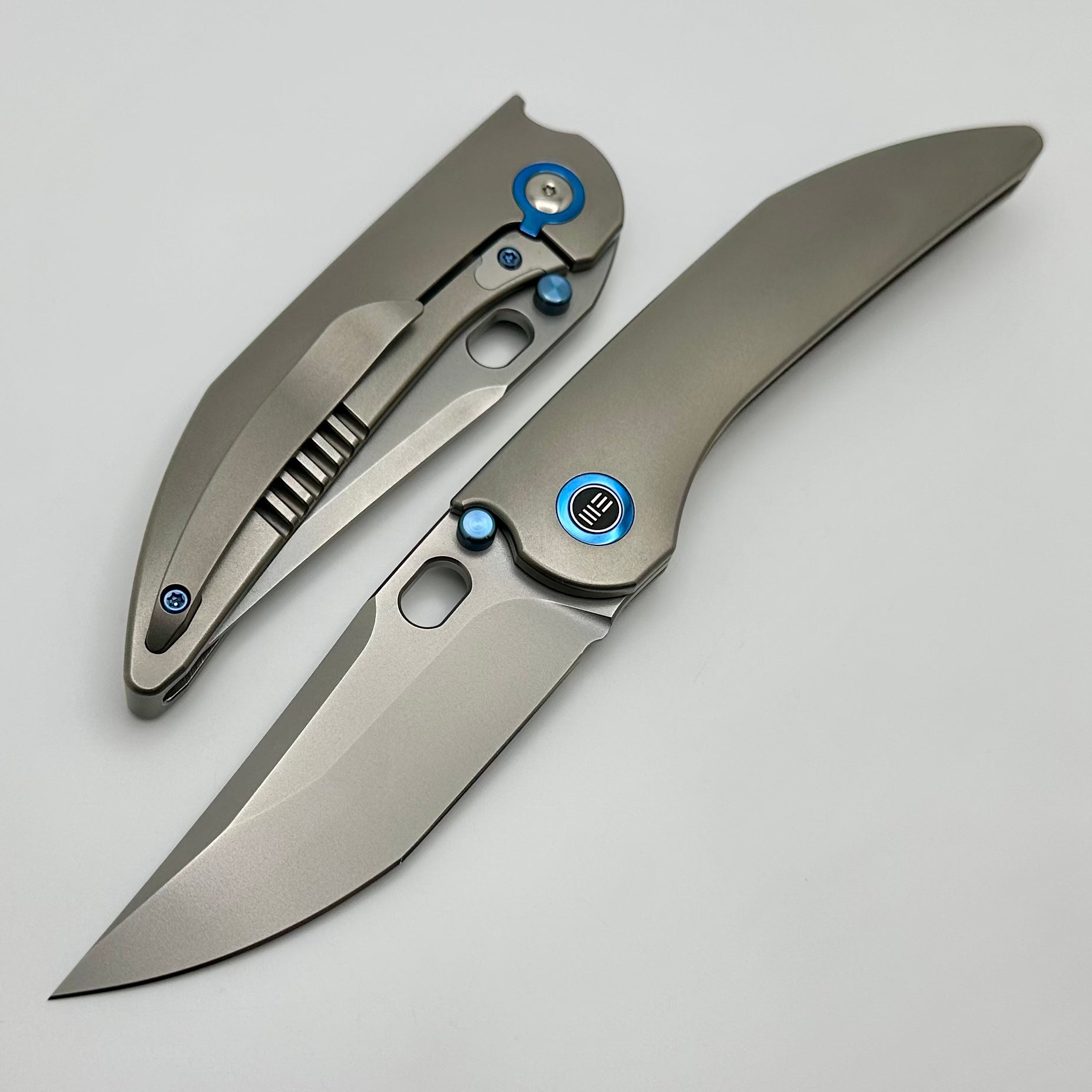 We Knife Attor Polished Bead Blasted Titanium Integral Handle w/ Polished Bead Blasted 20CV WE23037B-2