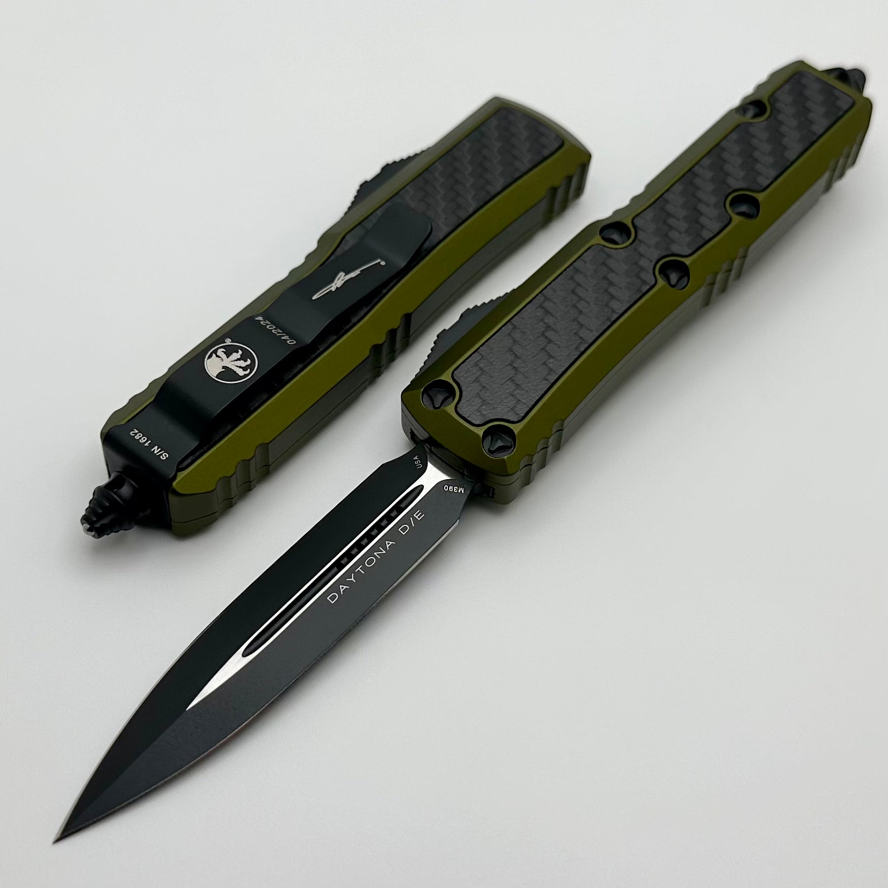 Microtech Daytona D/E OD Green Standard w/ Carbon Fiber Inlays Signature Series 126-1ODCFIS