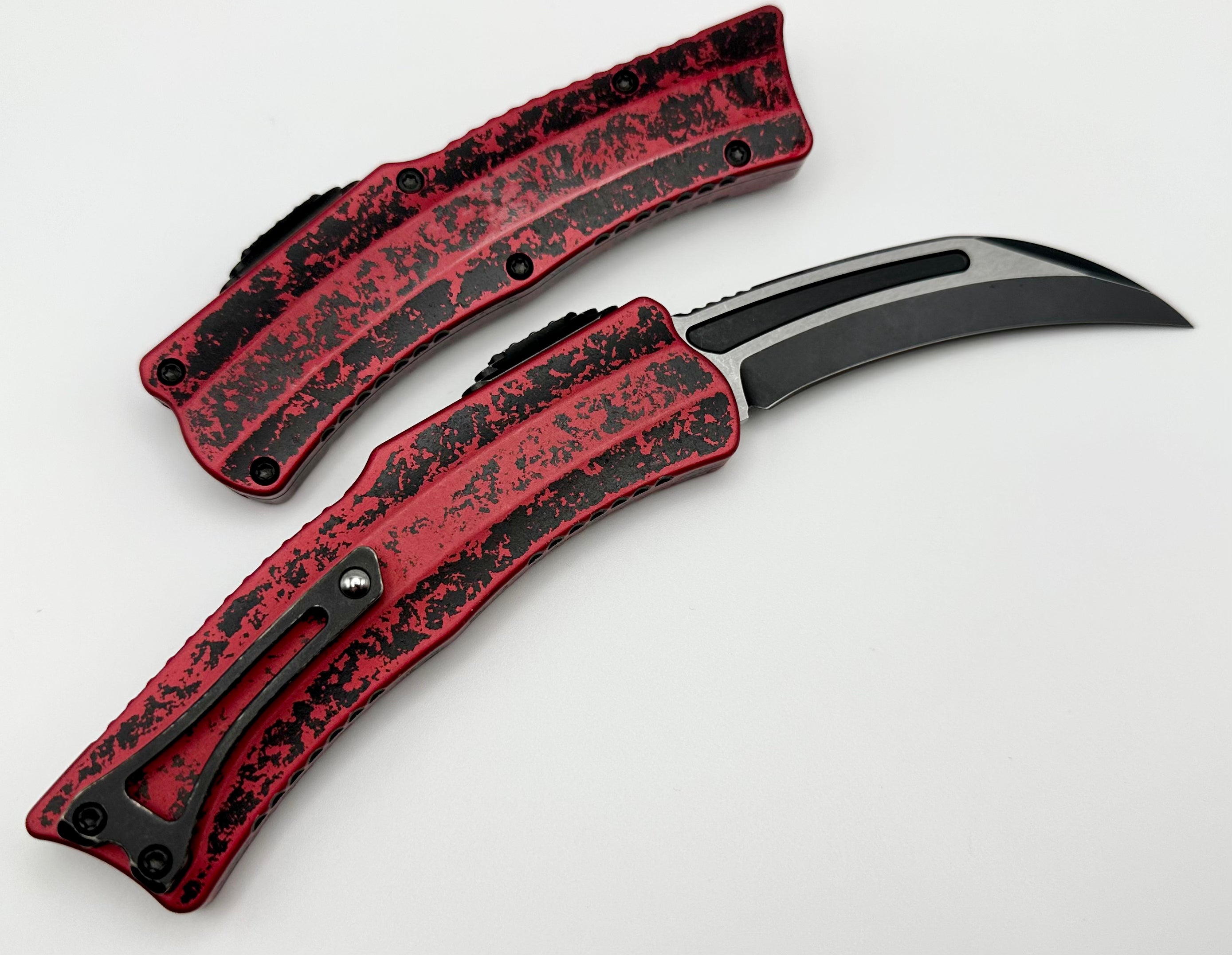 Heretic ROC w/ Battle Black Two Tone Magnacut & Breakthrough Red Handle H060-14A-BRKRED