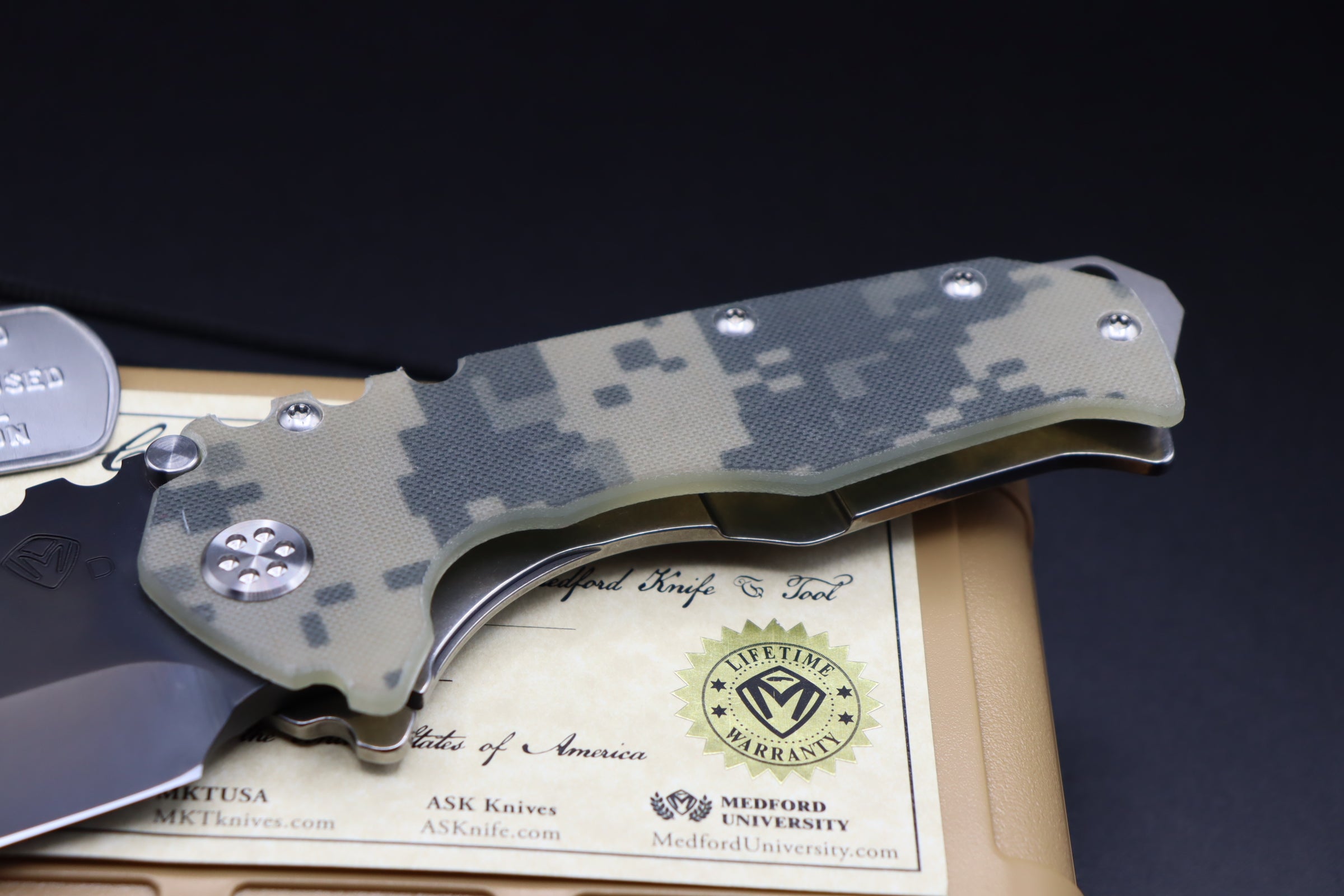 Medford Knife Praetorian G Tanto PVD CPM-D2 & Digi Camo