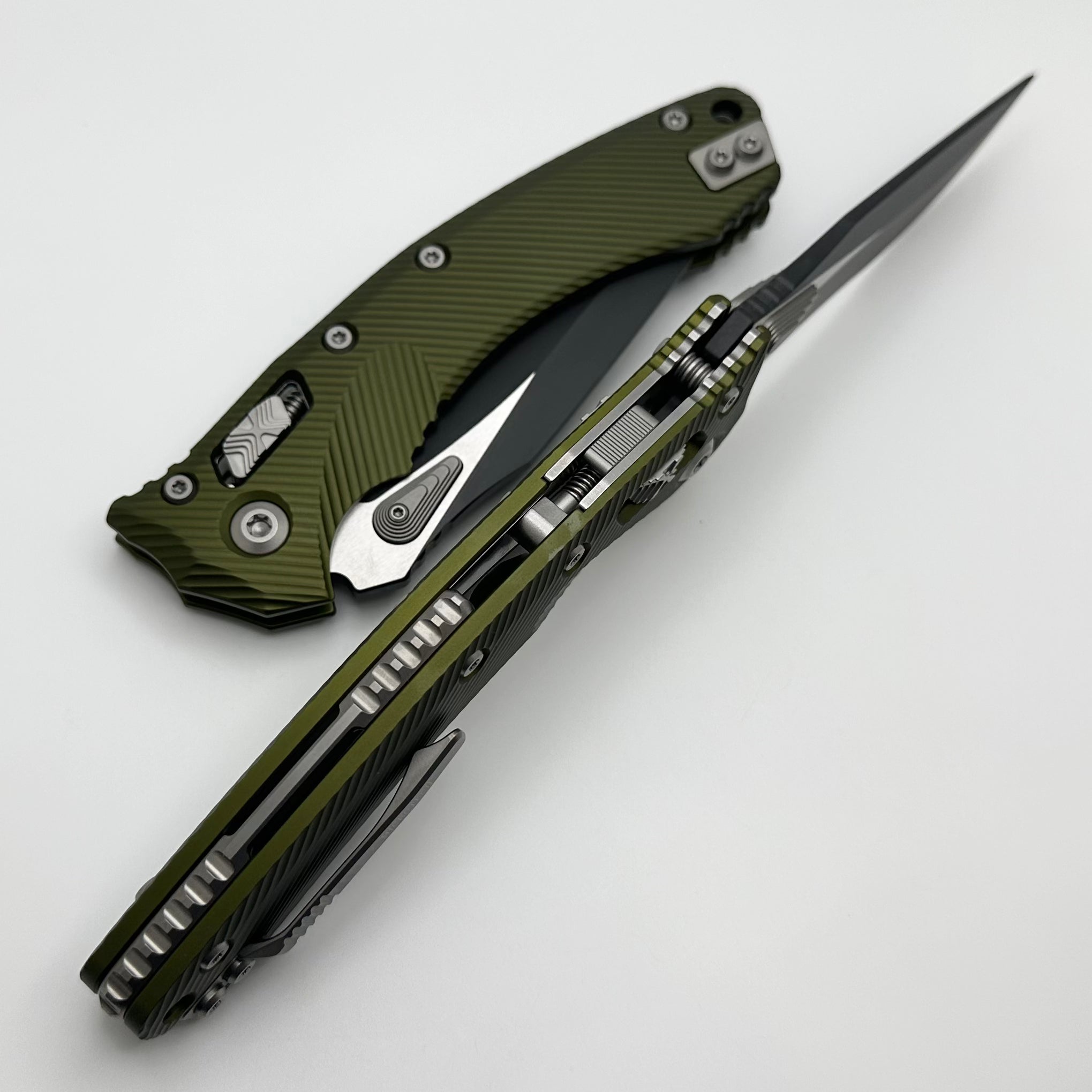 Microtech Amphibian RAM LOK OD Green Fluted Aluminum & Black Partial Serrated M390MK 137RL-2FLOD