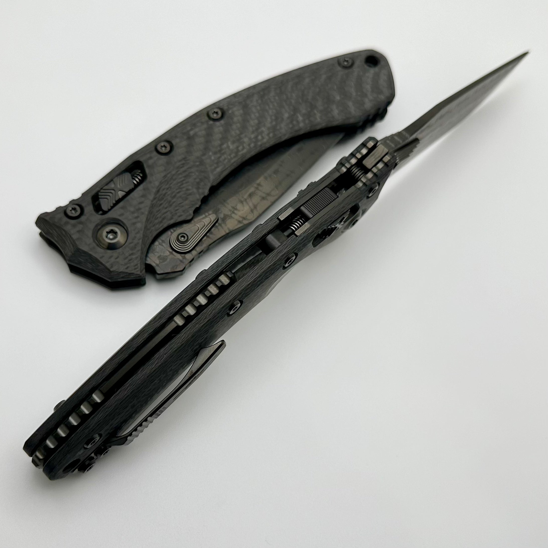 Microtech Knives Amphibian RAM-LOK Vegas Forge DLC Razor Wire Damascus & Carbon Fiber Handles w/ DLC Two Tone Hardware Signature Series 137RL-16MS4