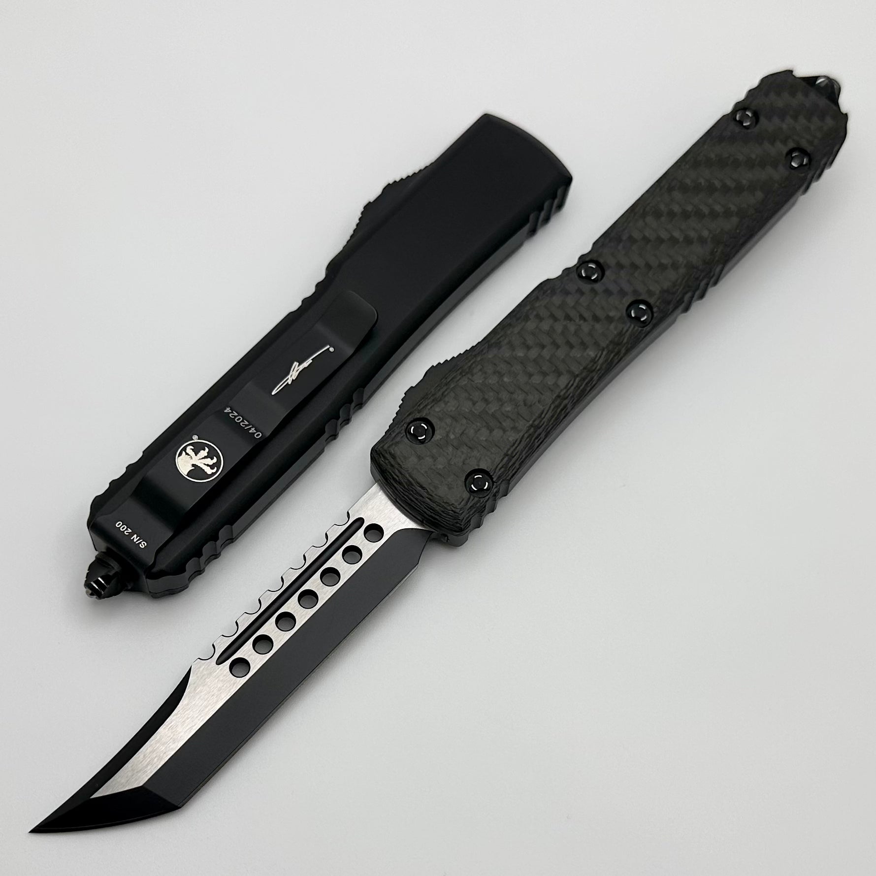 Microtech Ultratech Hellhound Two Tone Black Cerakote w/ Carbon Fiber Top Signature Series 119-1CFS