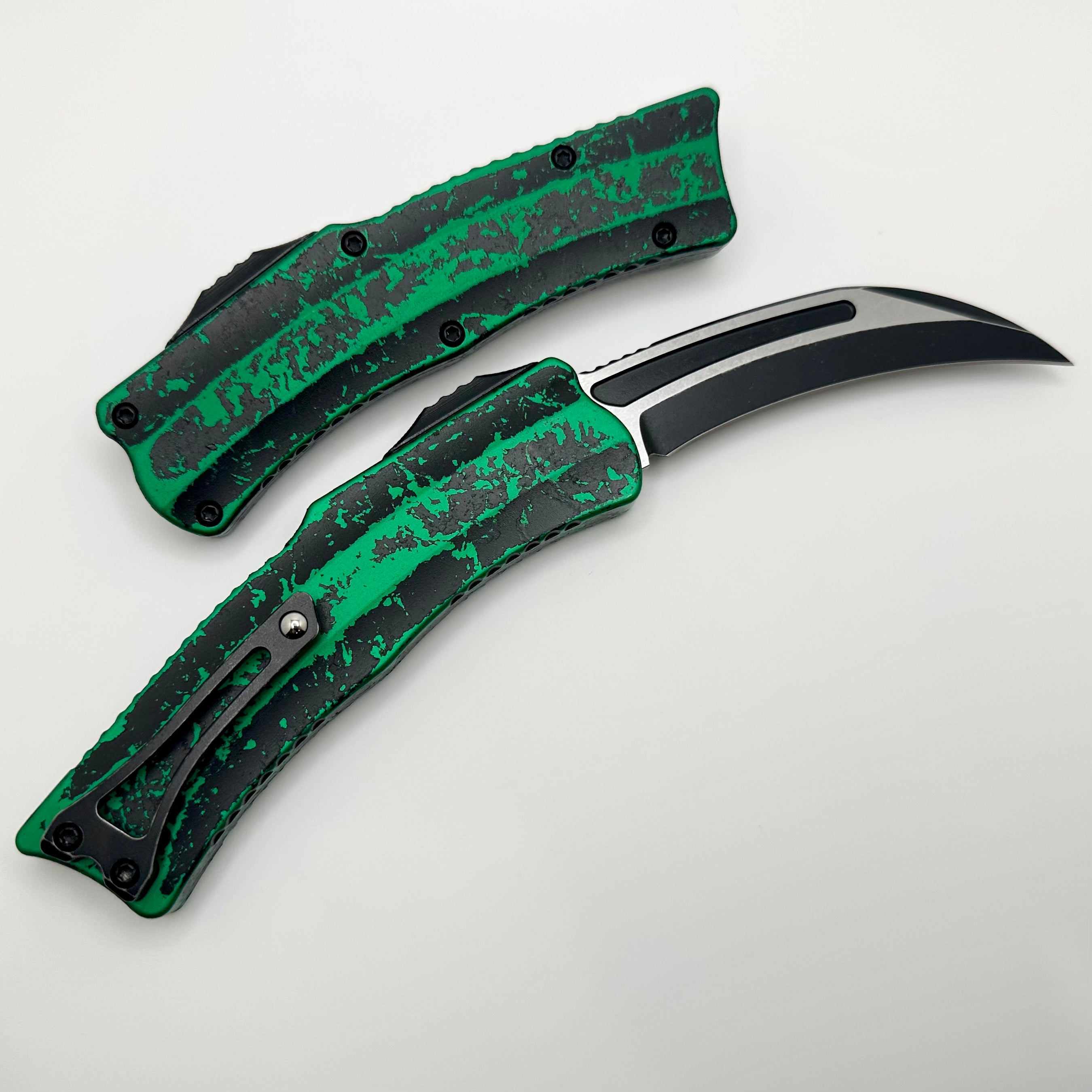 Heretic ROC w/ Battle Black Two Tone Magnacut & Breakthrough Green Handle H060-14A-BRKGRN