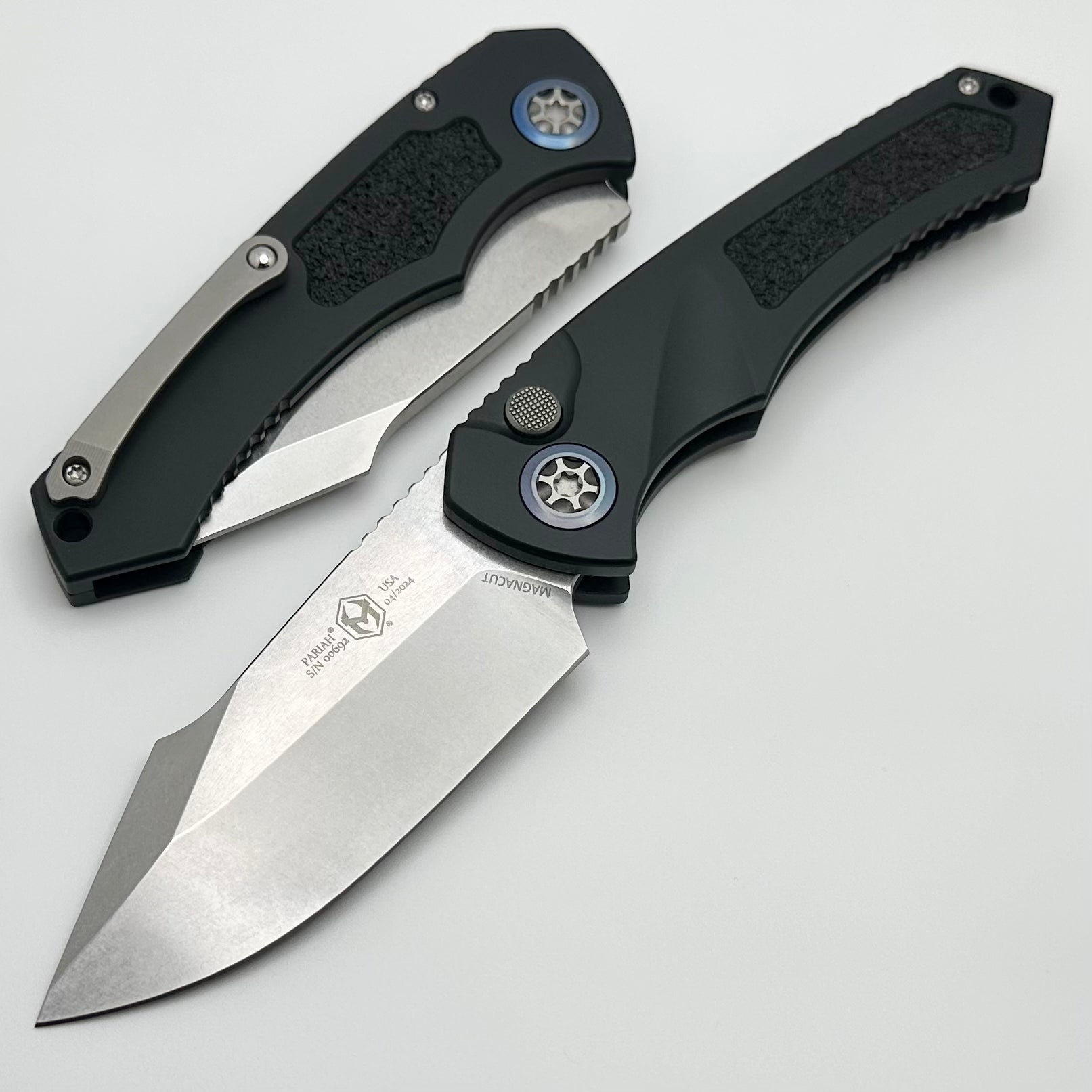 Heretic Knives Pariah Auto Stonewash Standard w/ Blue Pivot Collars & MagnaCut H048-2A