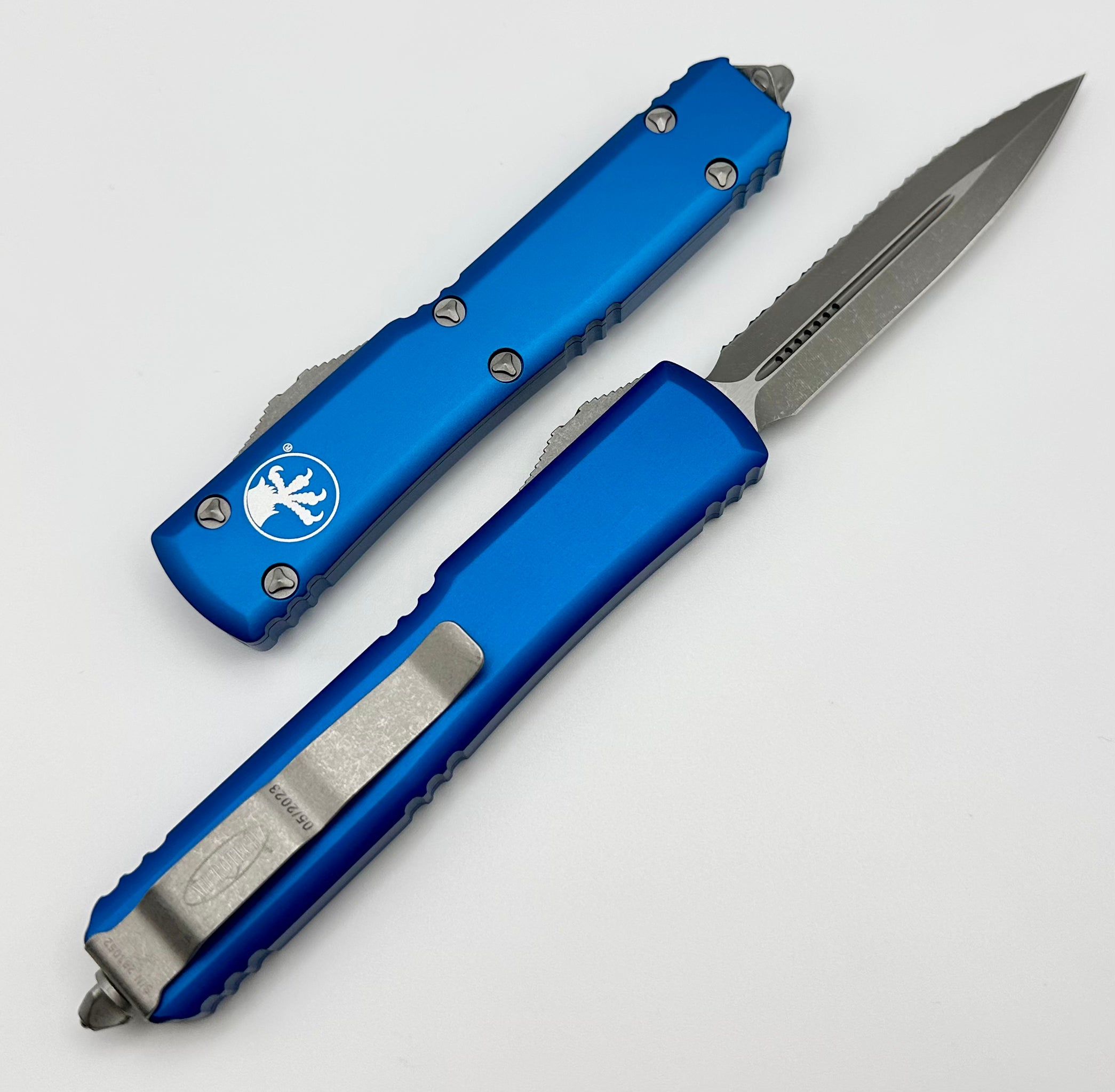 Microtech Ultratech D/E Apocalyptic Full Serrated & Blue 122-12APBL