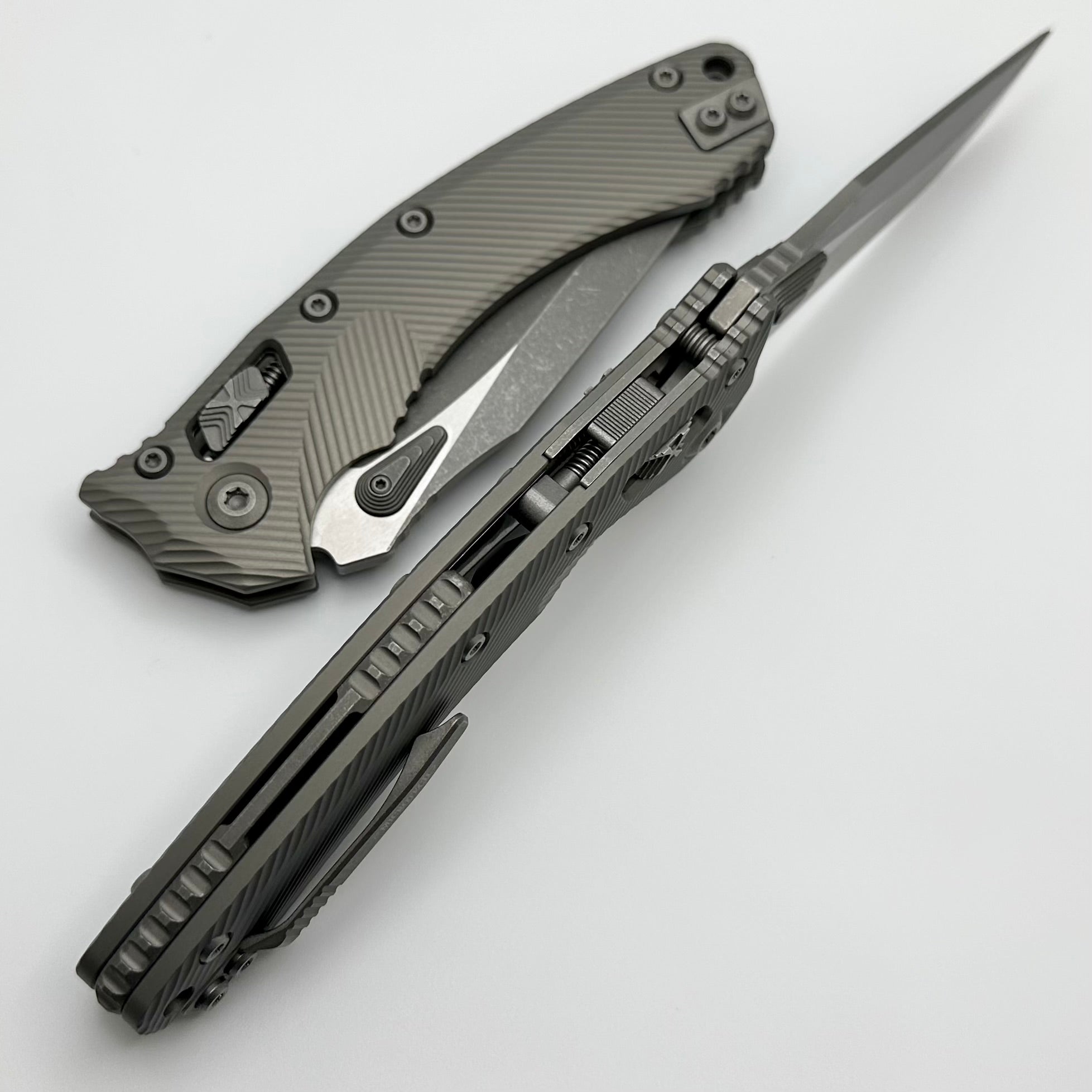 Microtech Amphibian RAM LOK Apocalyptic Natural Clear Fluted Aluminum & M390MK 137RL-10APFLNC