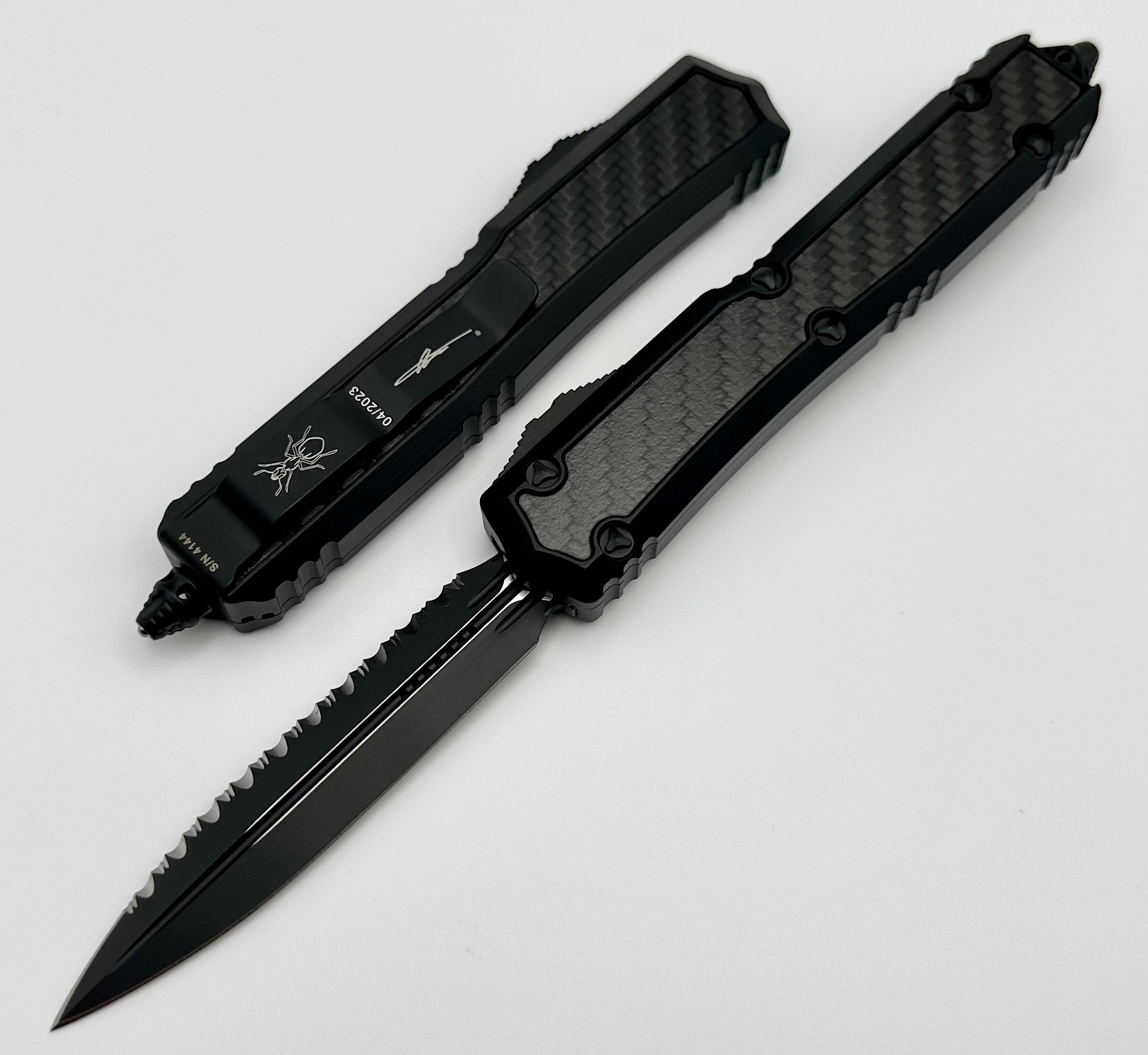 Microtech Makora Double Edge Full Serrated Tactical w/ Carbon Fiber Inlays Signature Series 206-3TCFIS