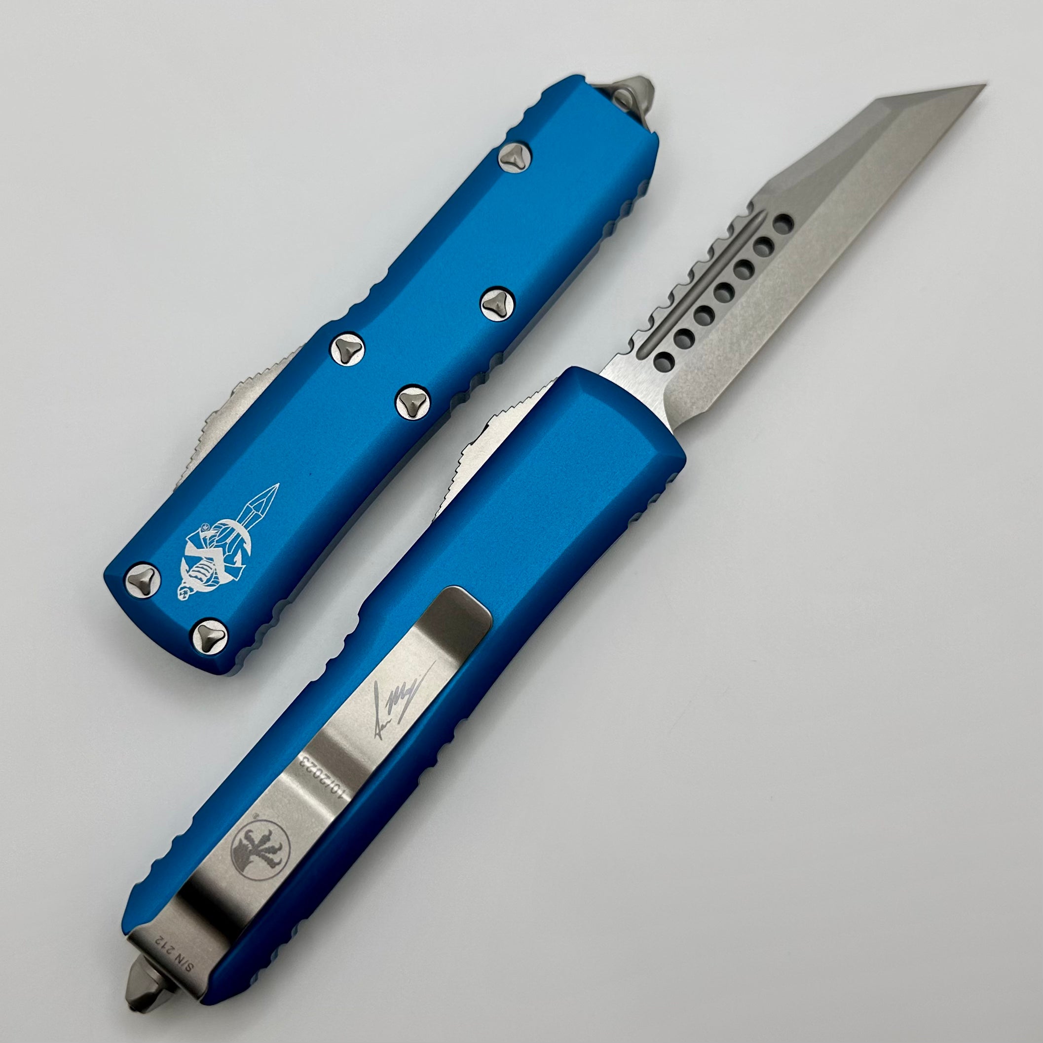 Microtech UTX-85 Warhound Stonewash Standard & Blue Signature Series 719W-10BLS