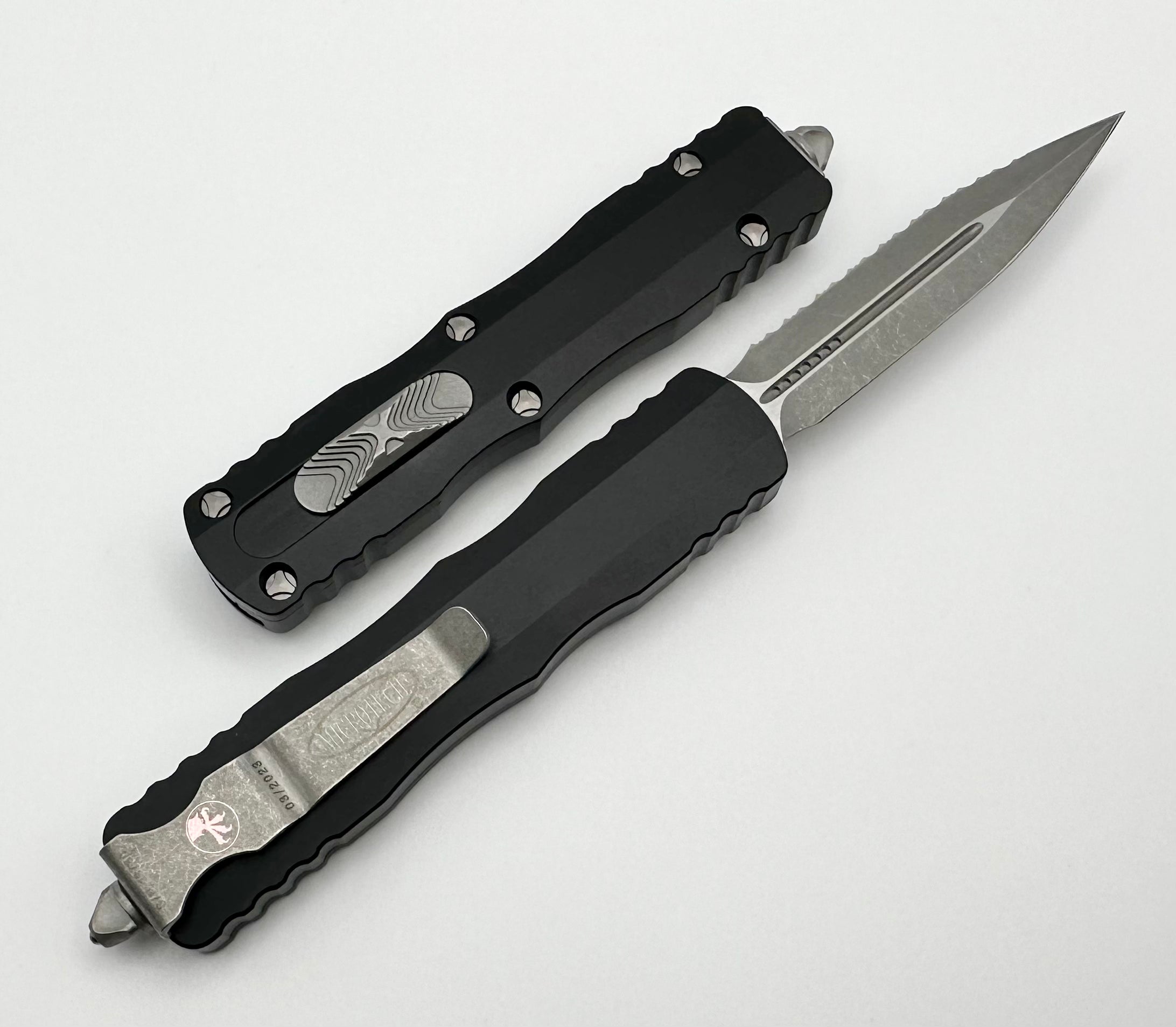 Microtech Dirac D/E Apocalyptic Full Serrated & Black 225-12AP