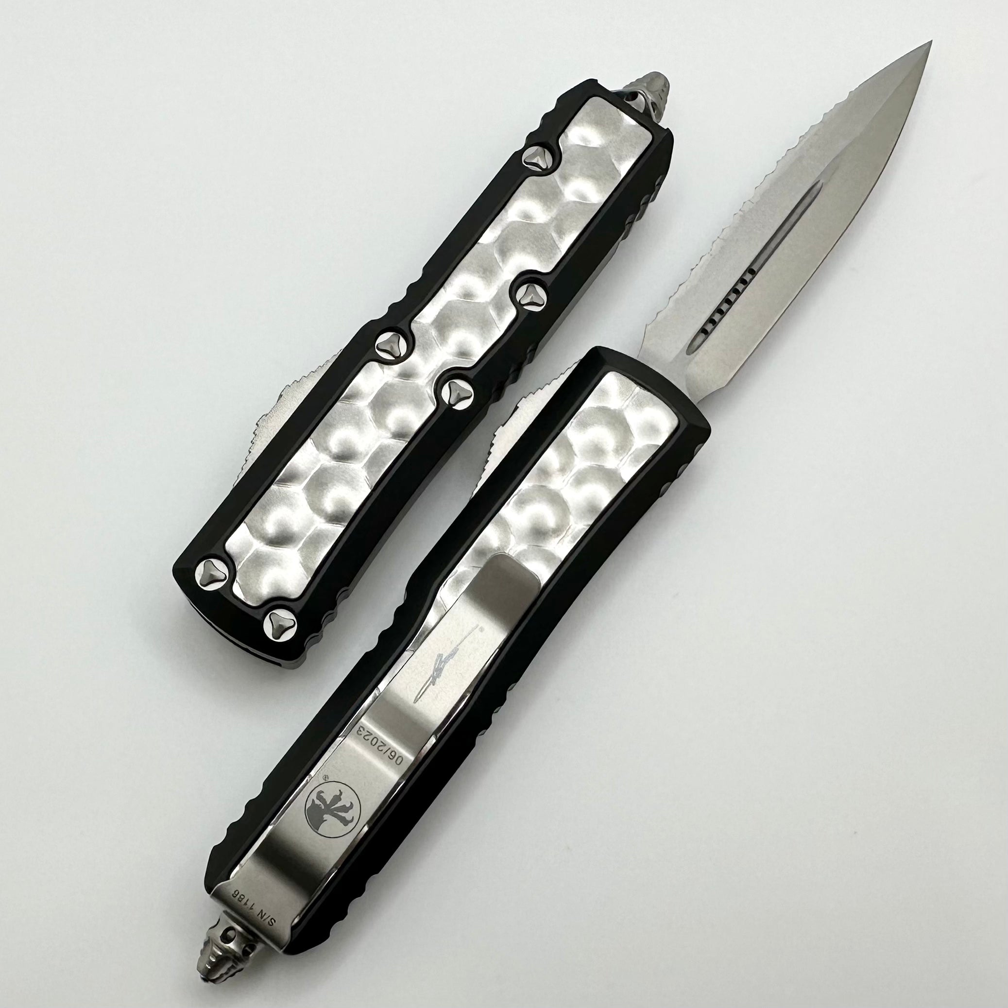 Microtech Daytona D/E Stonewash Full Serrated w/ Brute Bubble Inlays Signature Series 126-12BIS